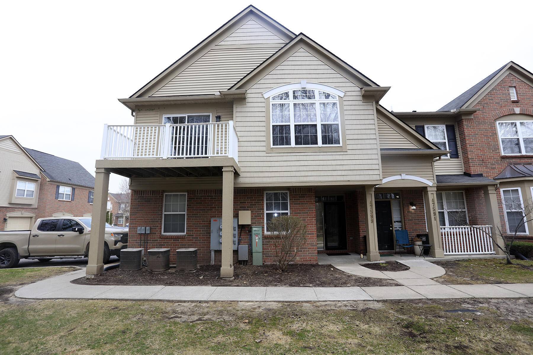 Canton, MI 48188,47599 Pembroke Dr