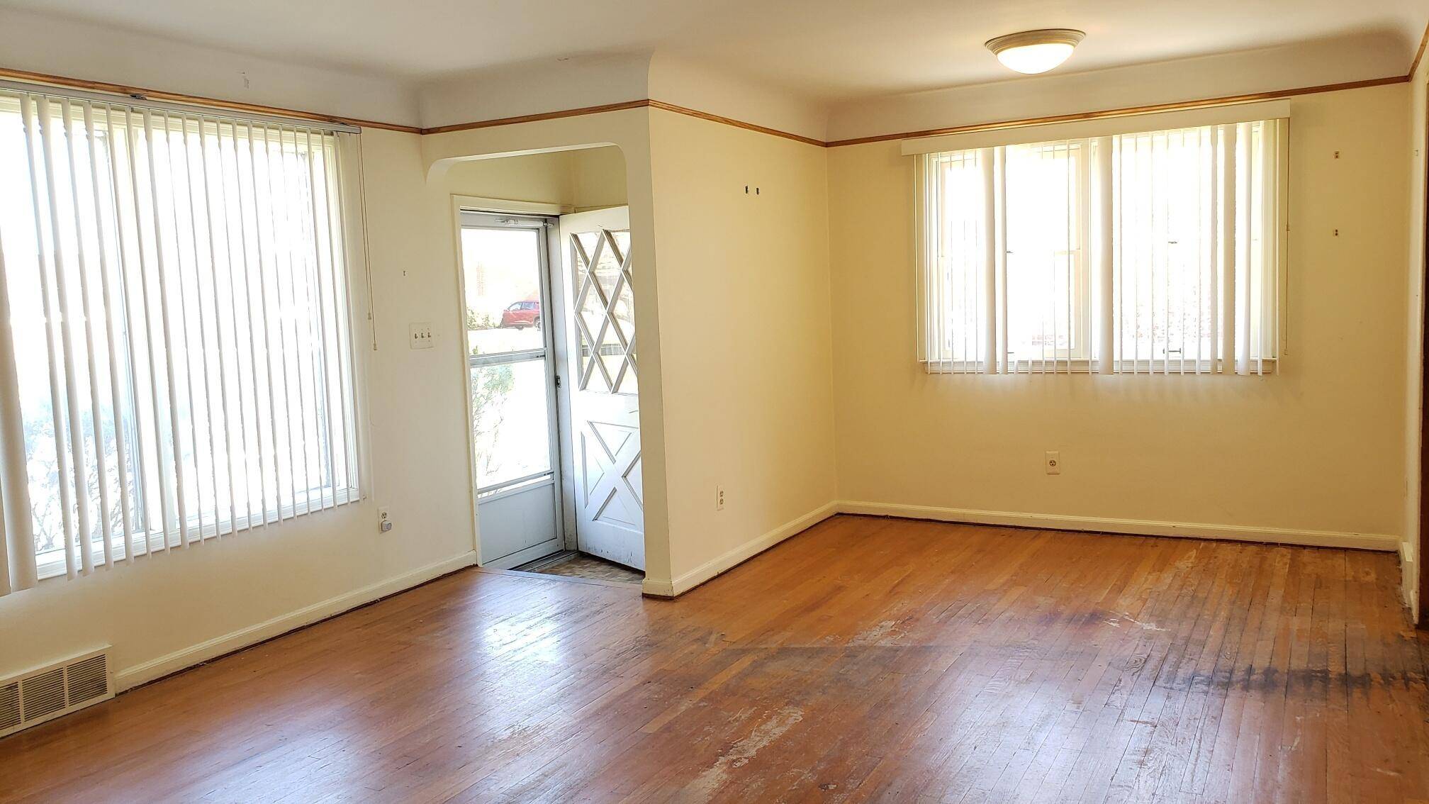 Livonia, MI 48150,35623 Minton ST