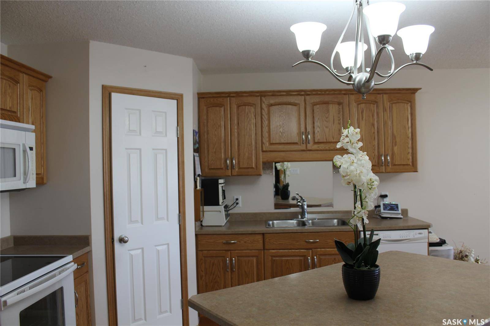 Wilkie, SK S0K 4W0,305 5th STREET E #5