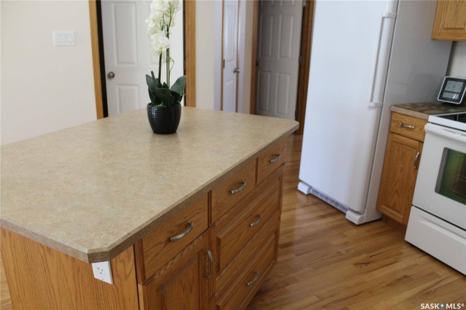 Wilkie, SK S0K 4W0,305 5th STREET E #5