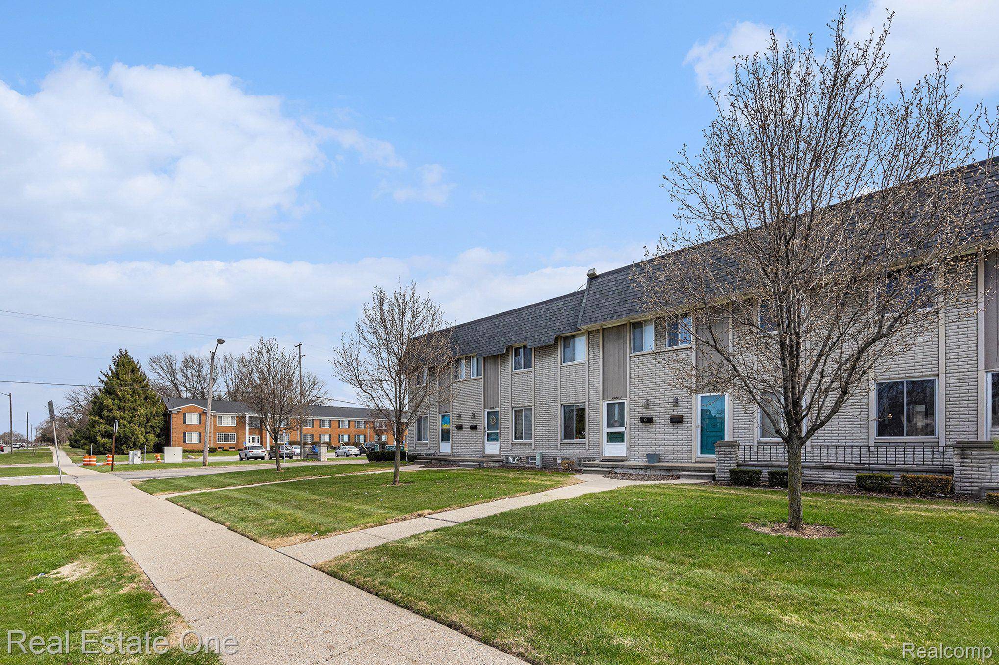 Sterling Heights, MI 48310,4288 15 MILE RD