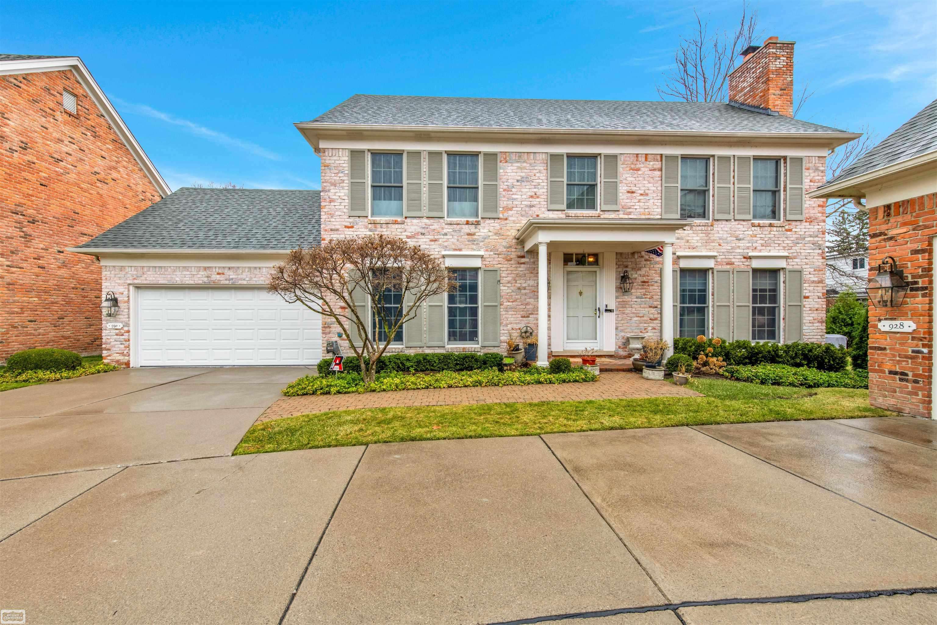 Grosse Pointe Woods, MI 48236,930 Lochmoor Place PL