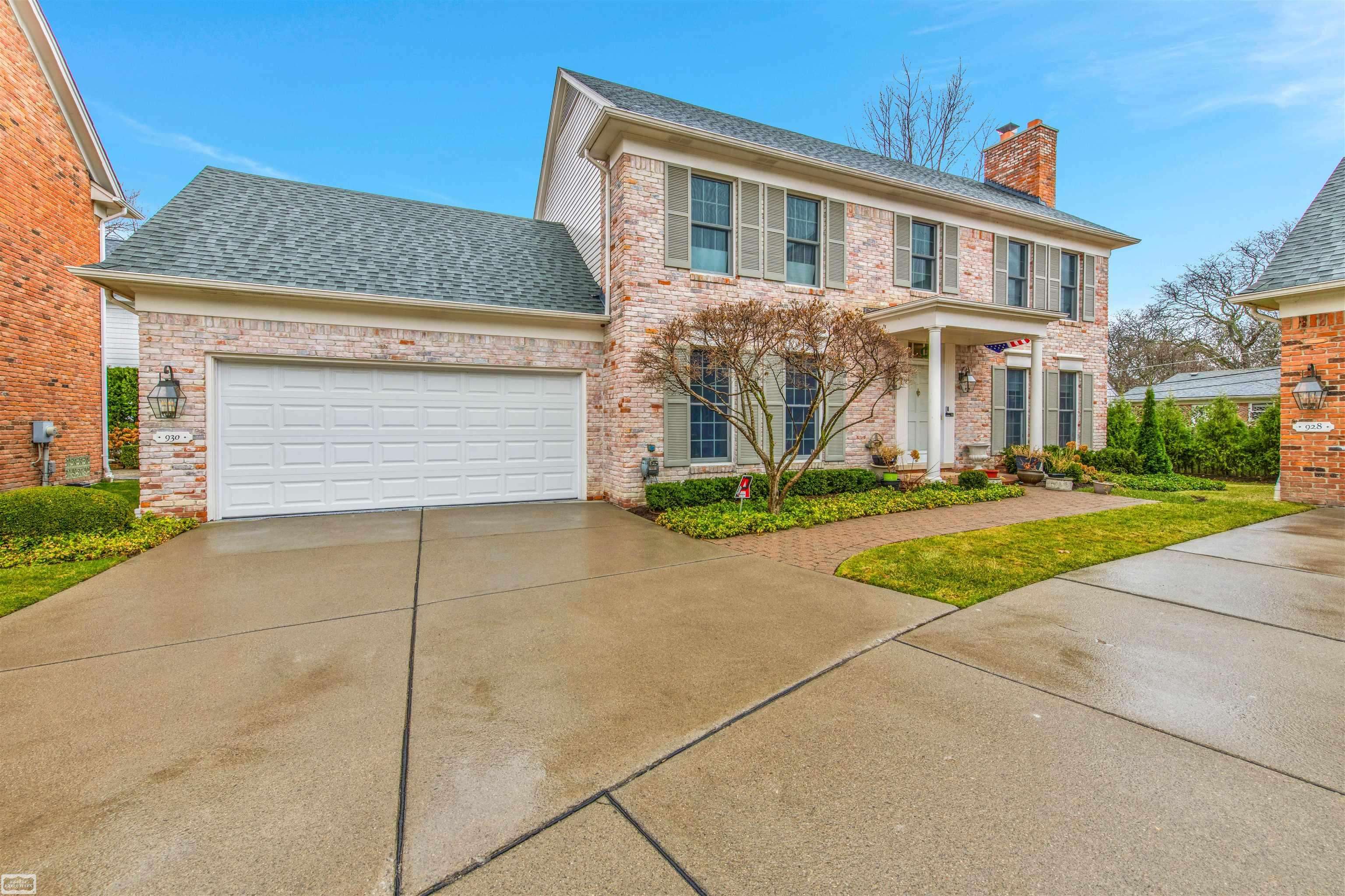 Grosse Pointe Woods, MI 48236,930 Lochmoor Place PL