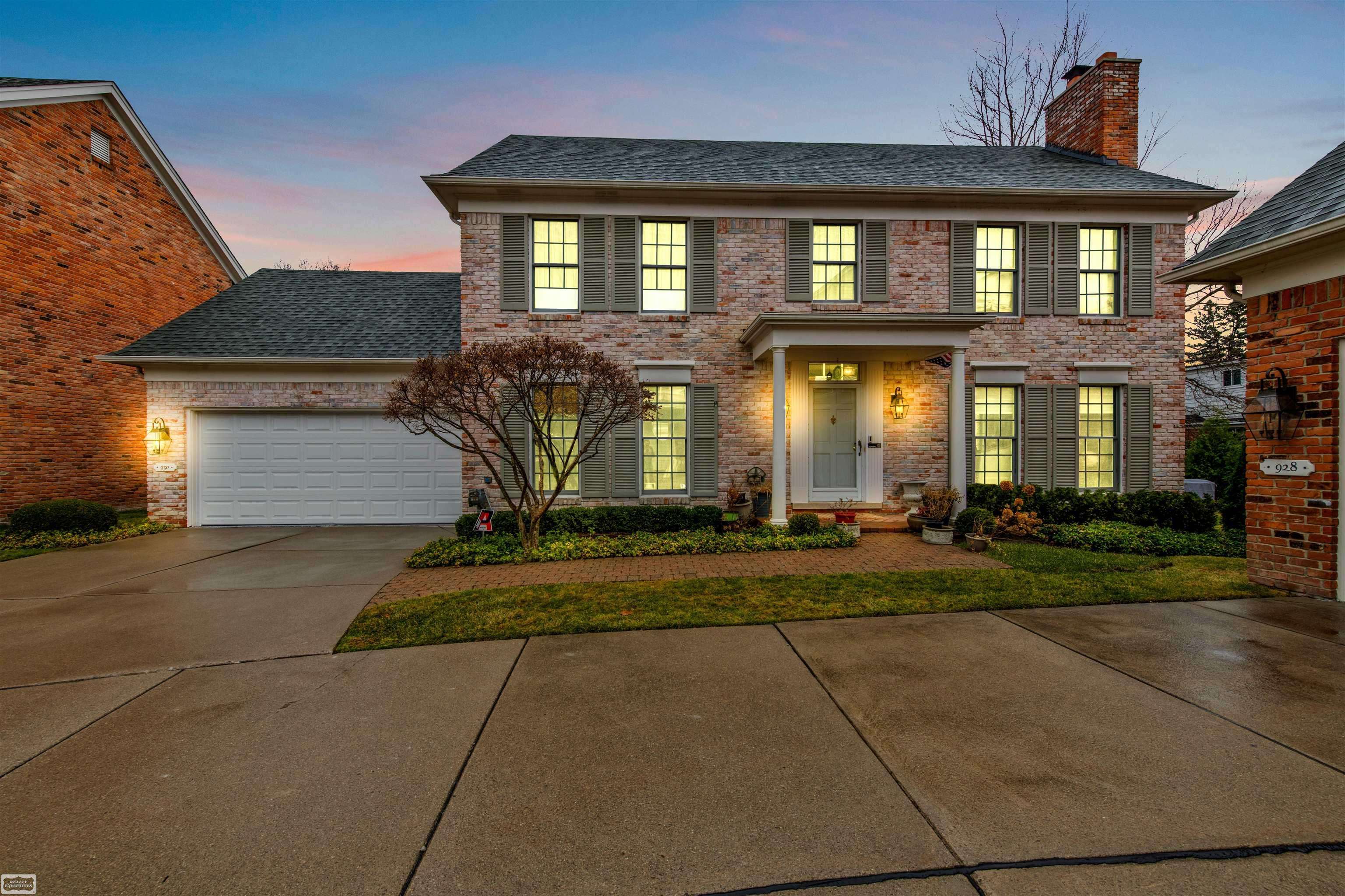 Grosse Pointe Woods, MI 48236,930 Lochmoor Place PL