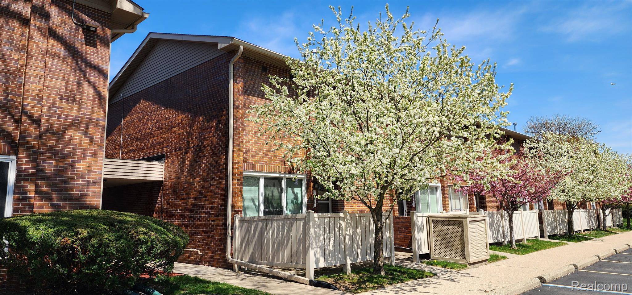 Livonia, MI 48154,32657 Five Mile RD