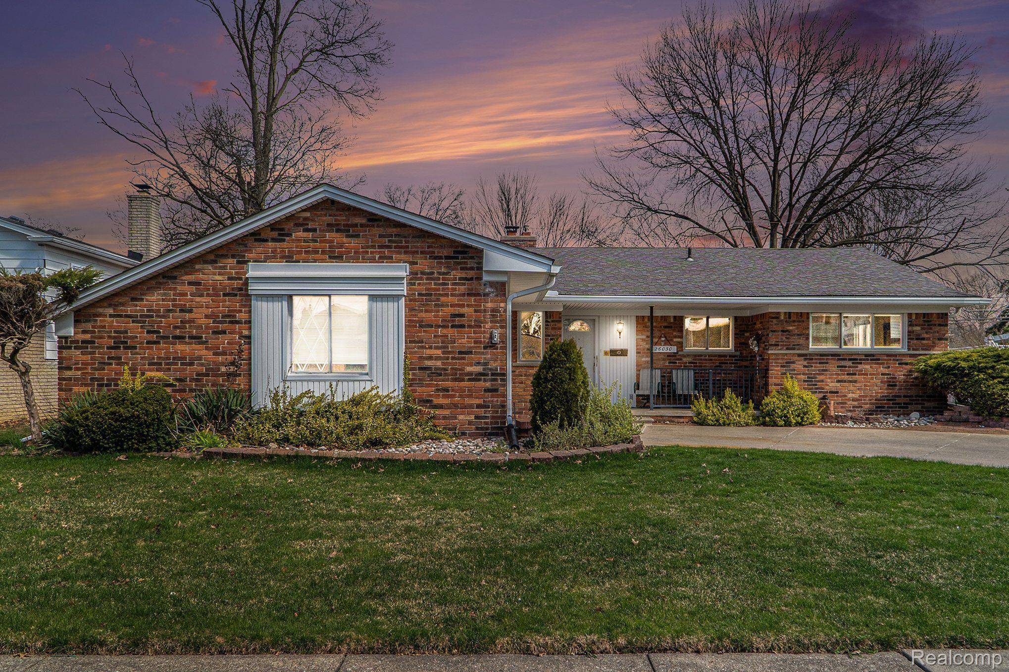 Dearborn Heights, MI 48127,26030 SHIRLEY LN