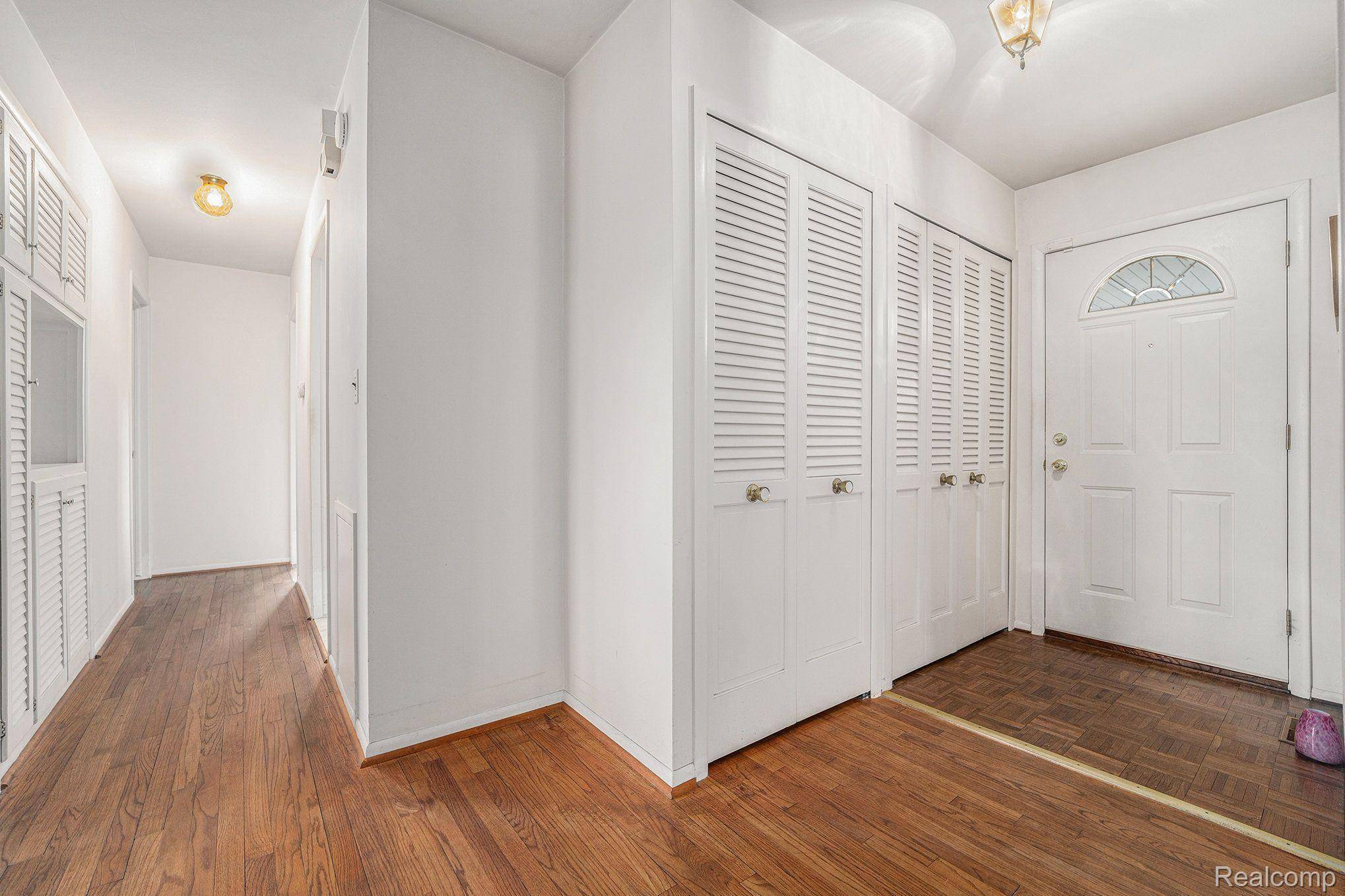 Dearborn Heights, MI 48127,26030 SHIRLEY LN