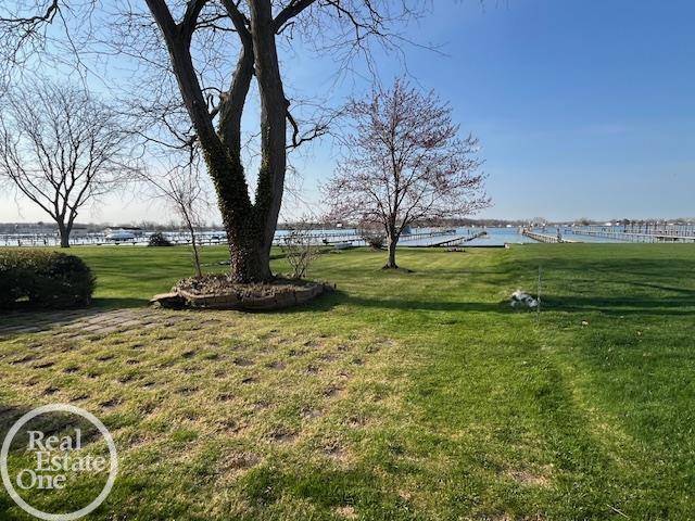 Algonac, MI 48001,5109 Pointe Tremble RD