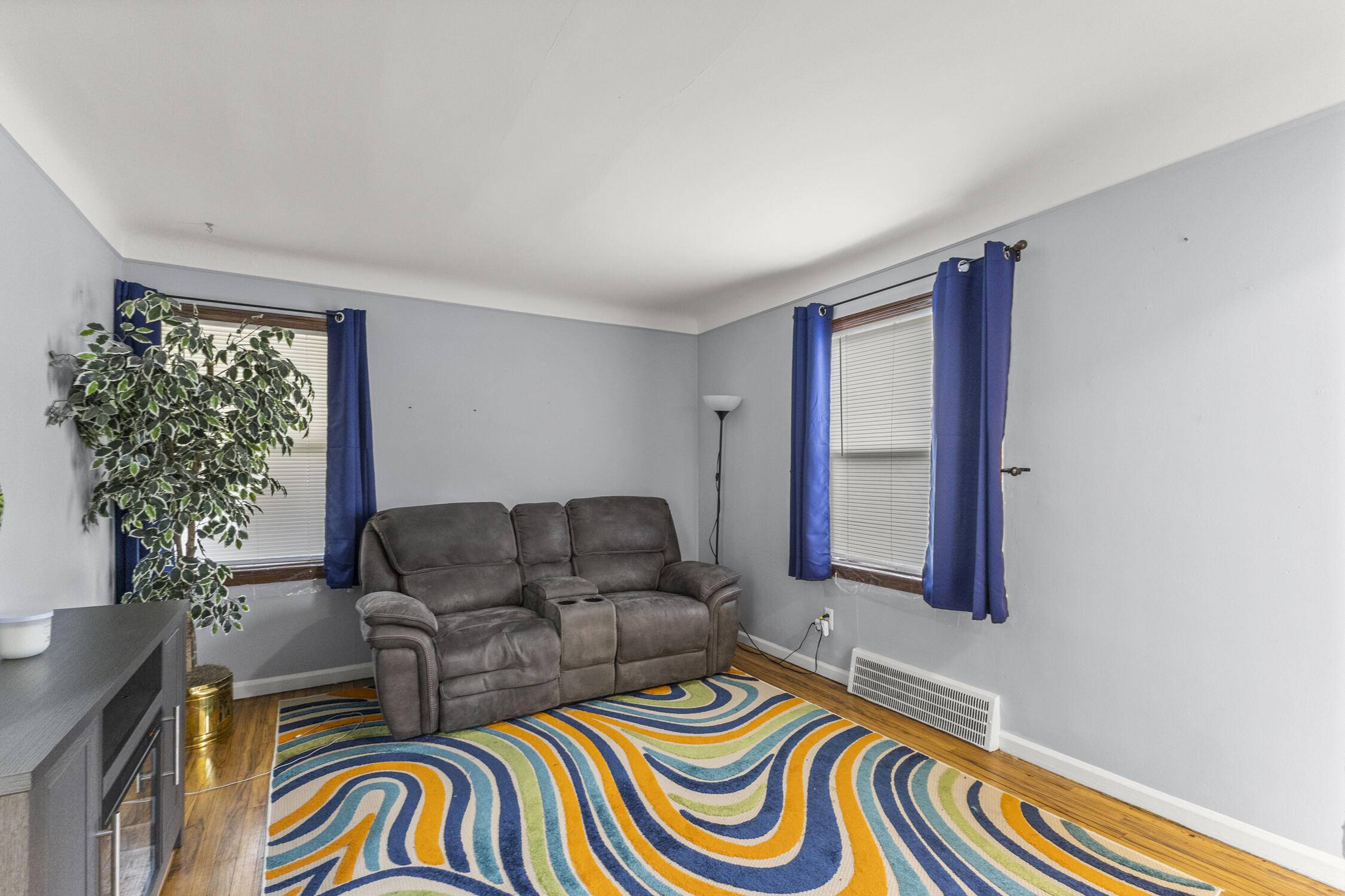 Center Line, MI 48015,8450 Warren BLVD