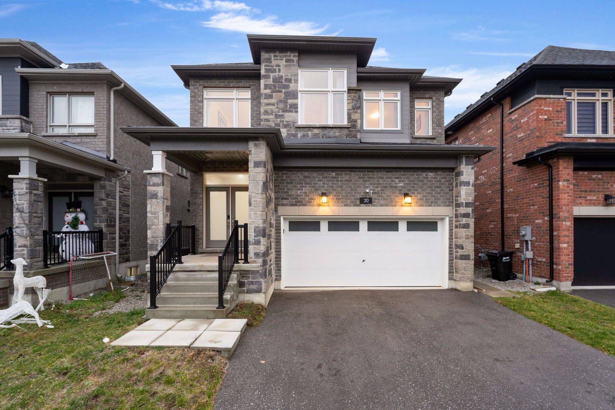 Barrie, ON L9J 0J3,20 Paddington GRV