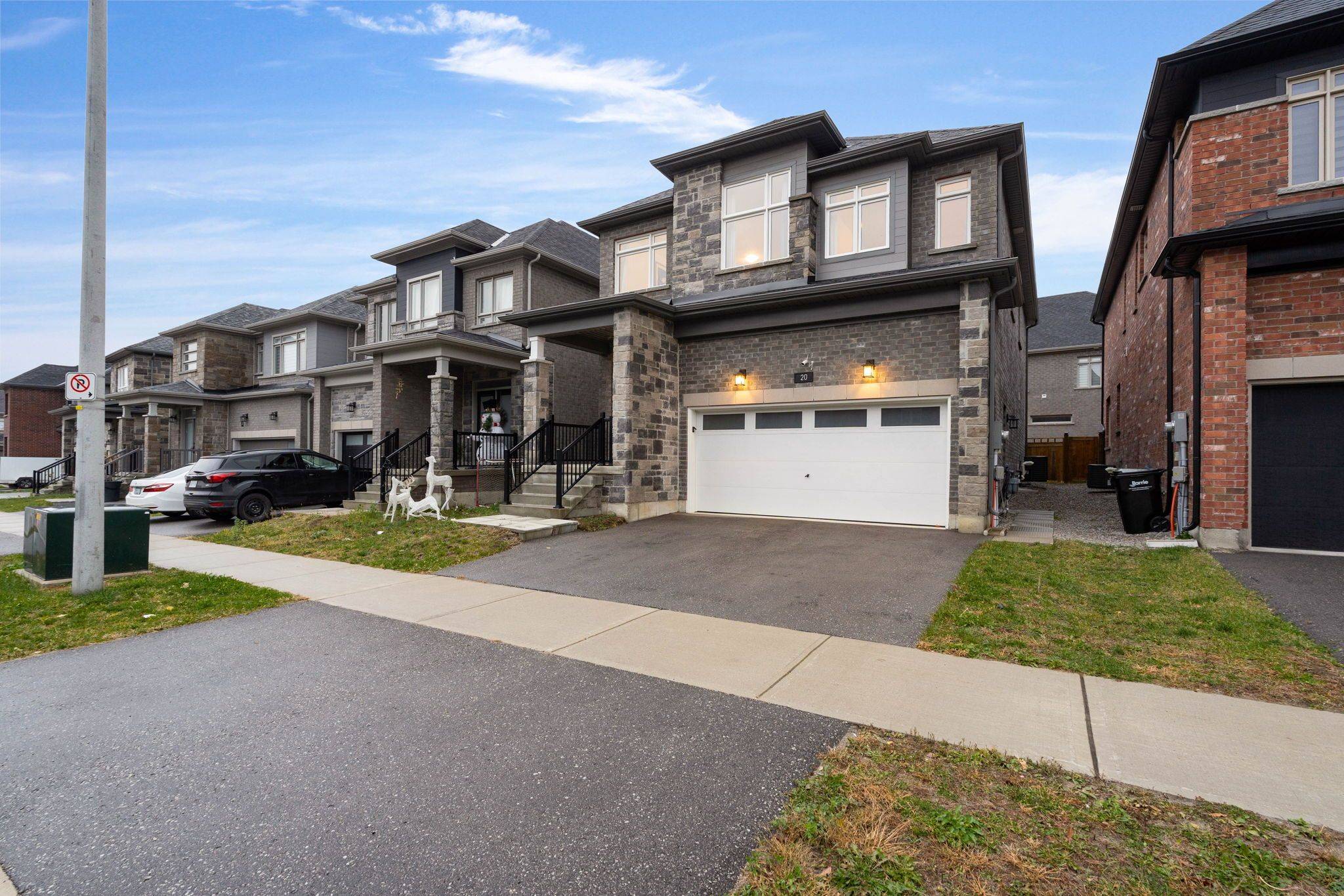 Barrie, ON L9J 0J3,20 Paddington GRV