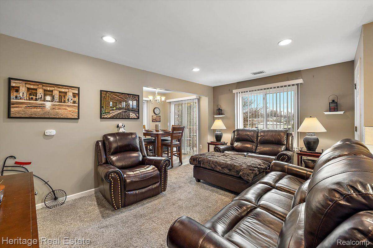 Roseville, MI 48066,18922 E 14 MILE RD