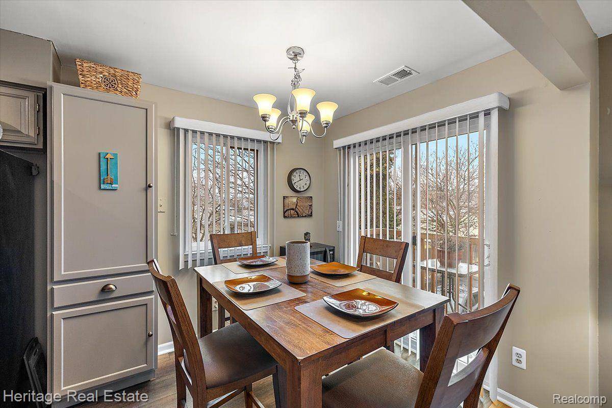 Roseville, MI 48066,18922 E 14 MILE RD