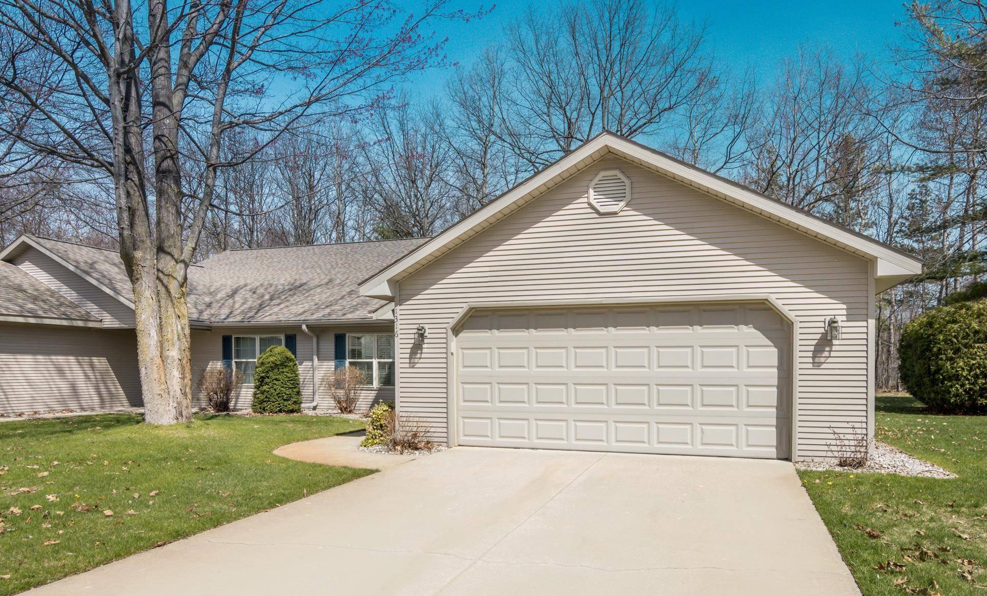 Traverse City, MI 49686,1316 Terra RD