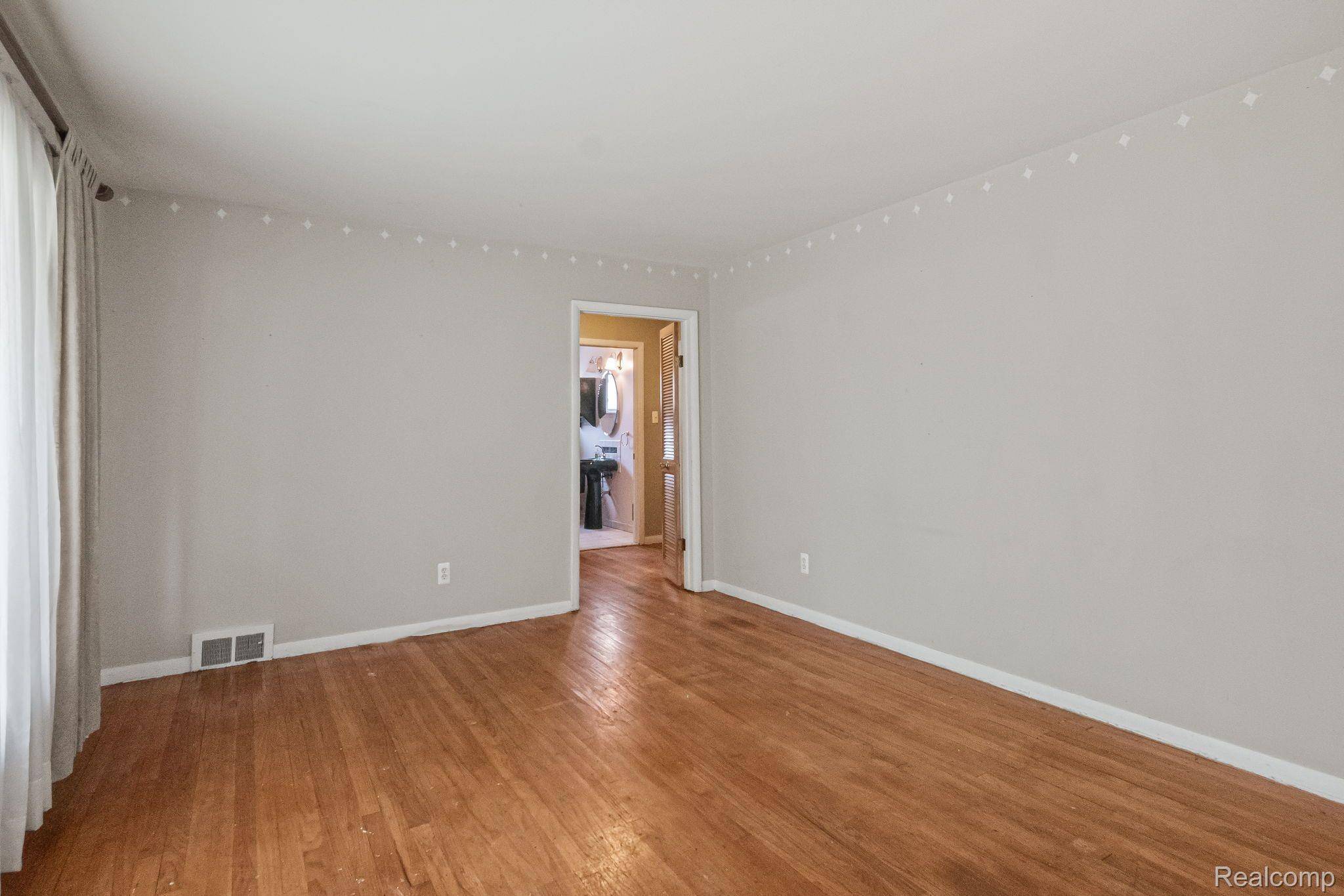 Oak Park, MI 48237,21710 WHITMORE ST