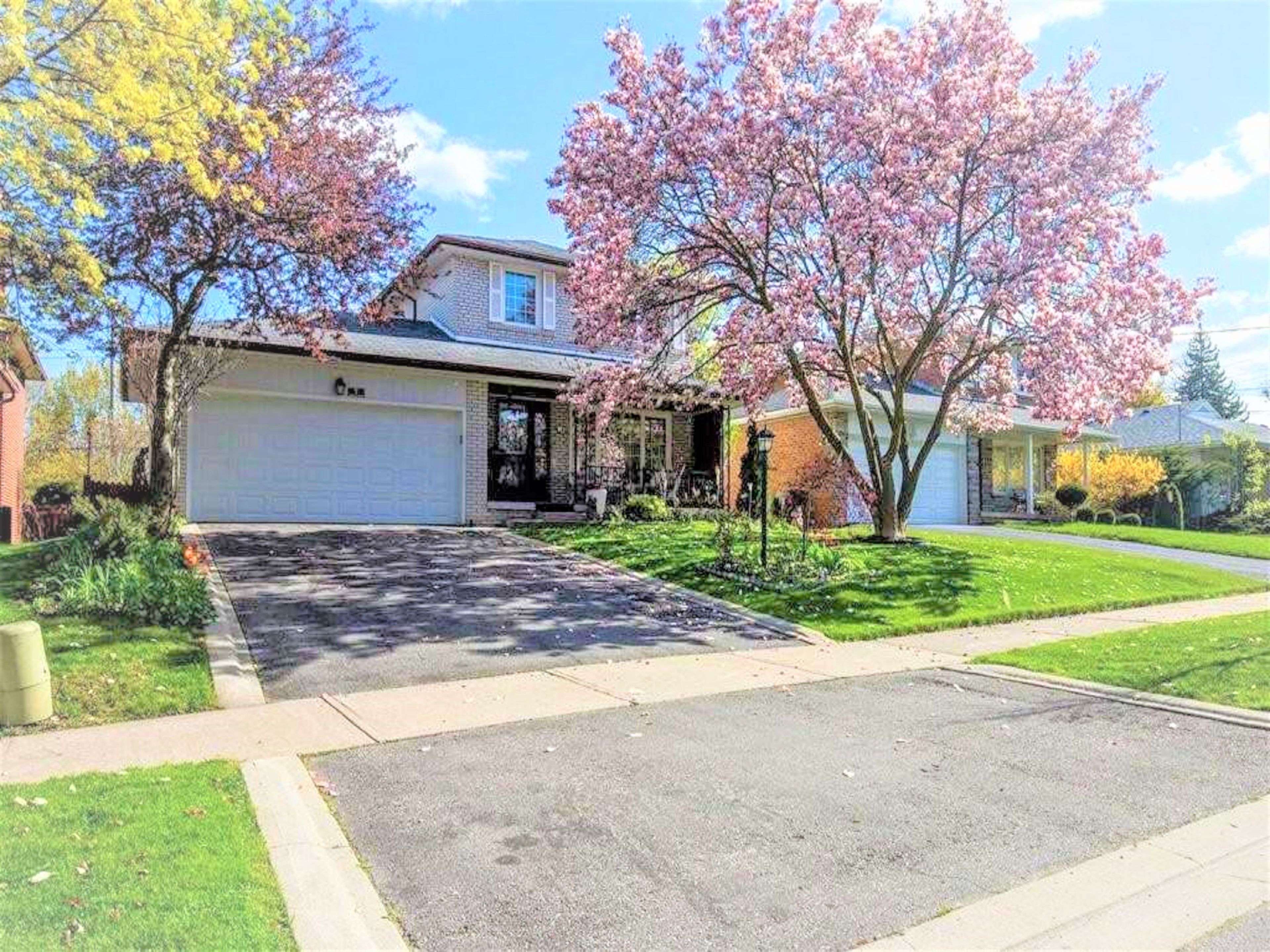 Toronto C15, ON M2K 2E9,7 Mango DR