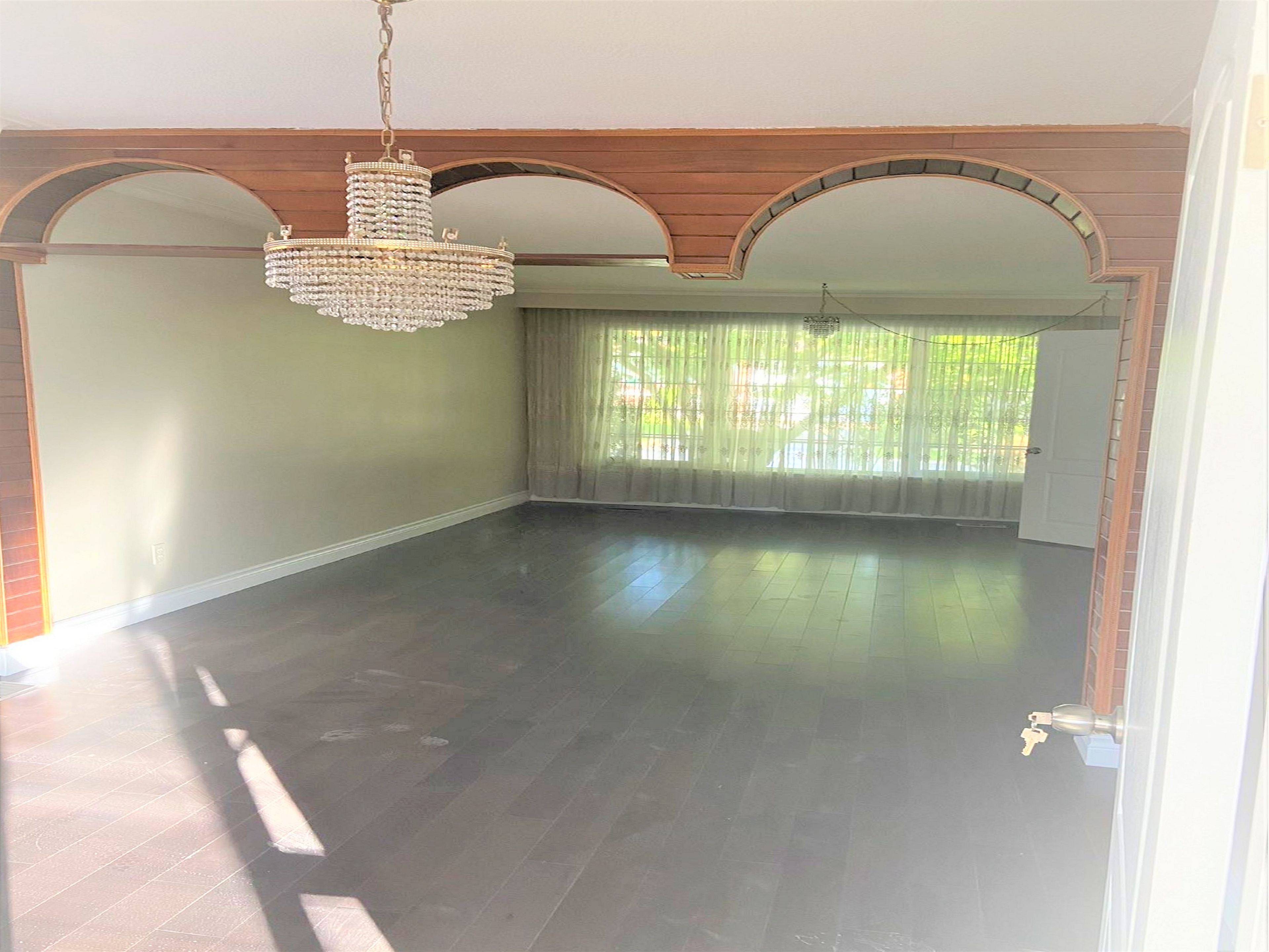 Toronto C15, ON M2K 2E9,7 Mango DR