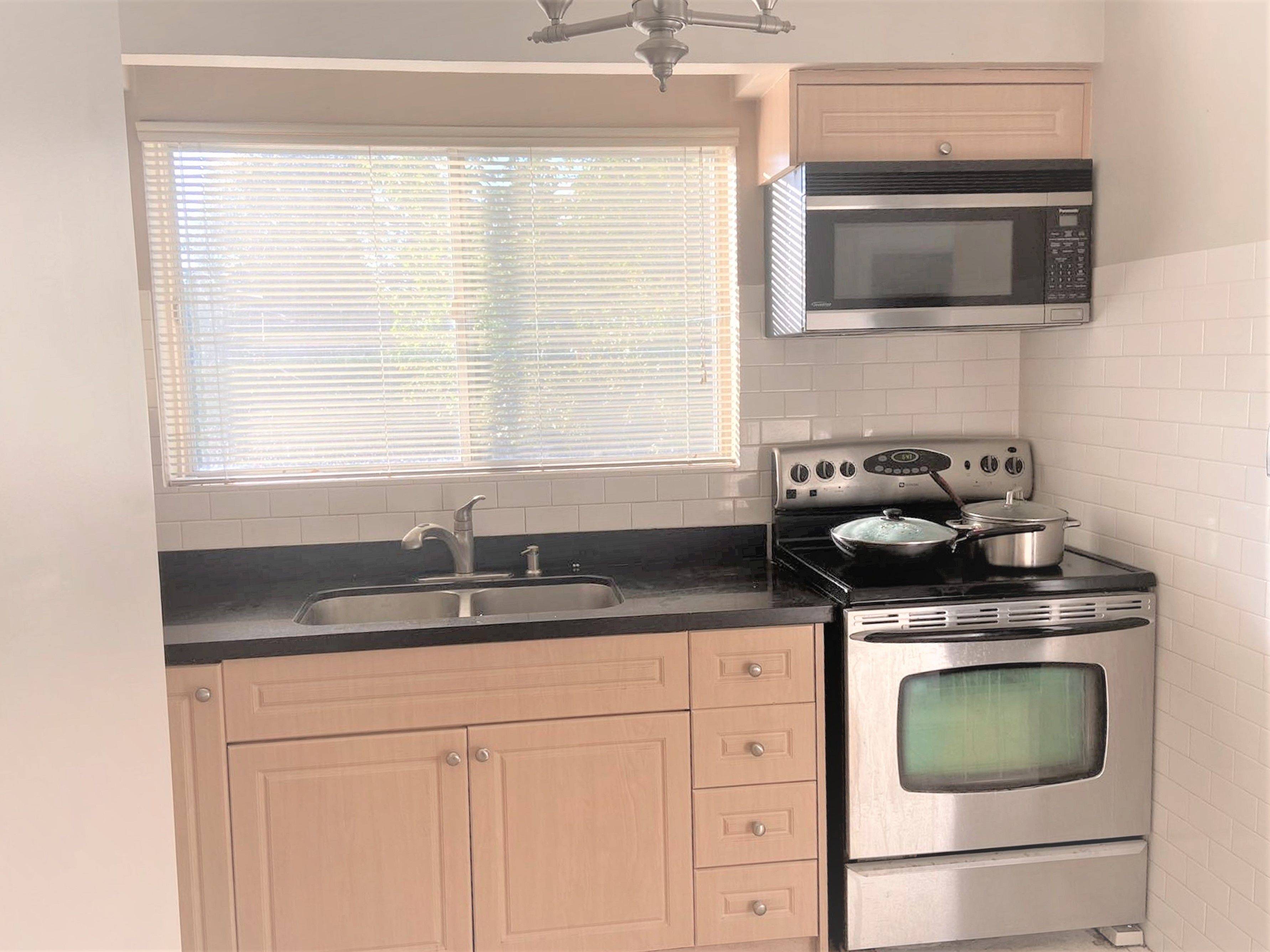 Toronto C15, ON M2K 2E9,7 Mango DR