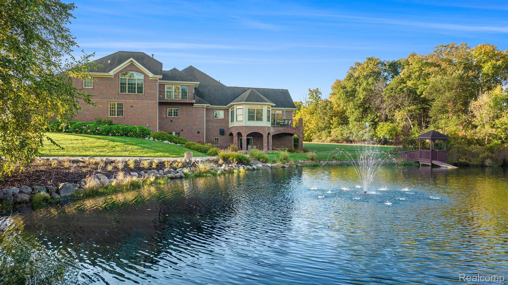 Grand Blanc, MI 48439,8294 WARWICK GROVES