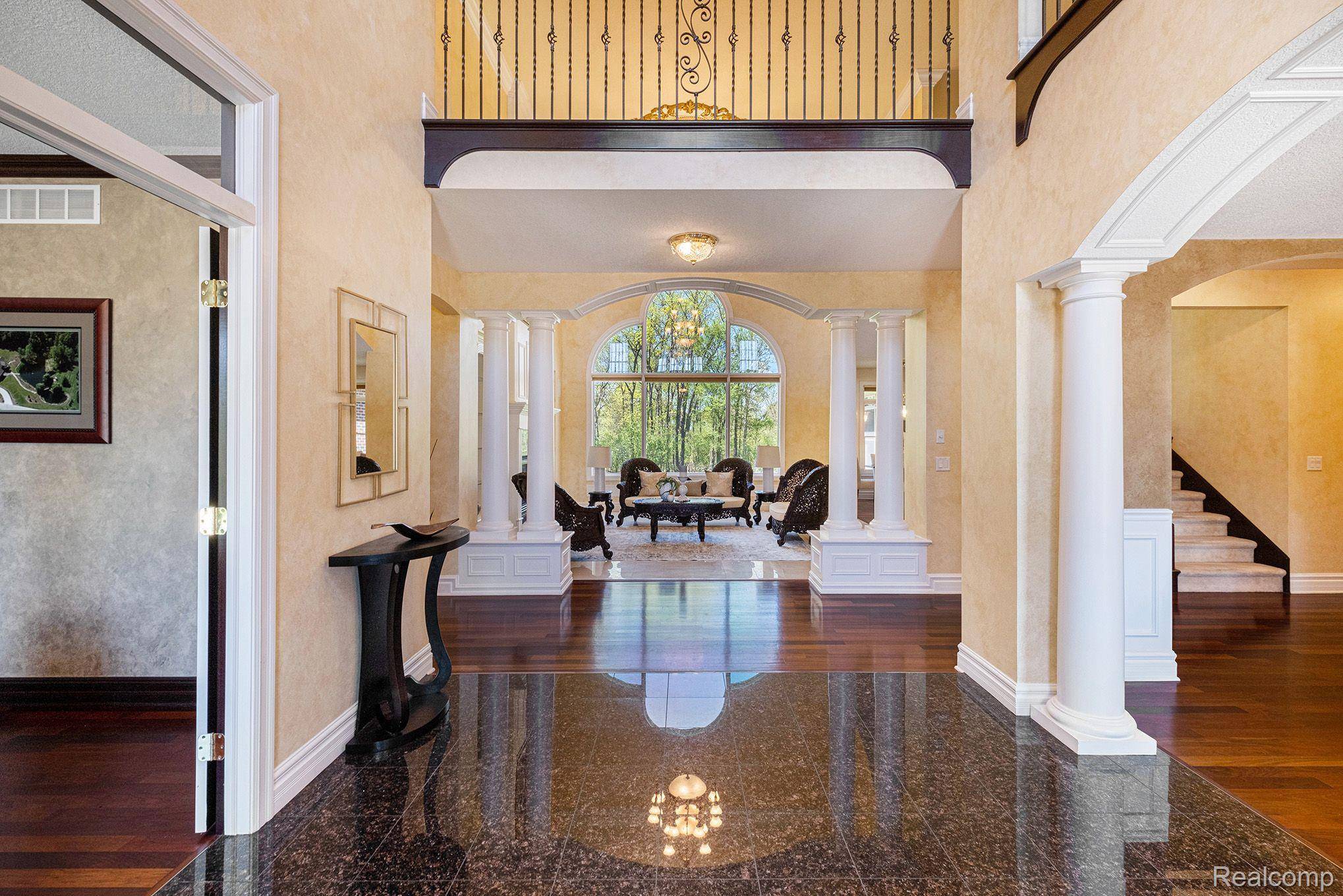 Grand Blanc, MI 48439,8294 WARWICK GROVES