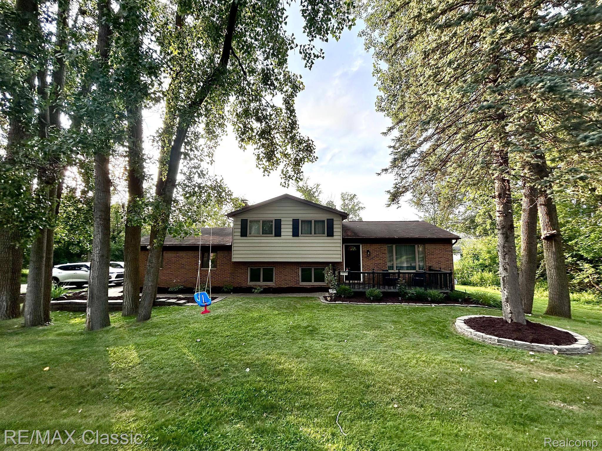 Wixom, MI 48393,3050 MAGANSER DR