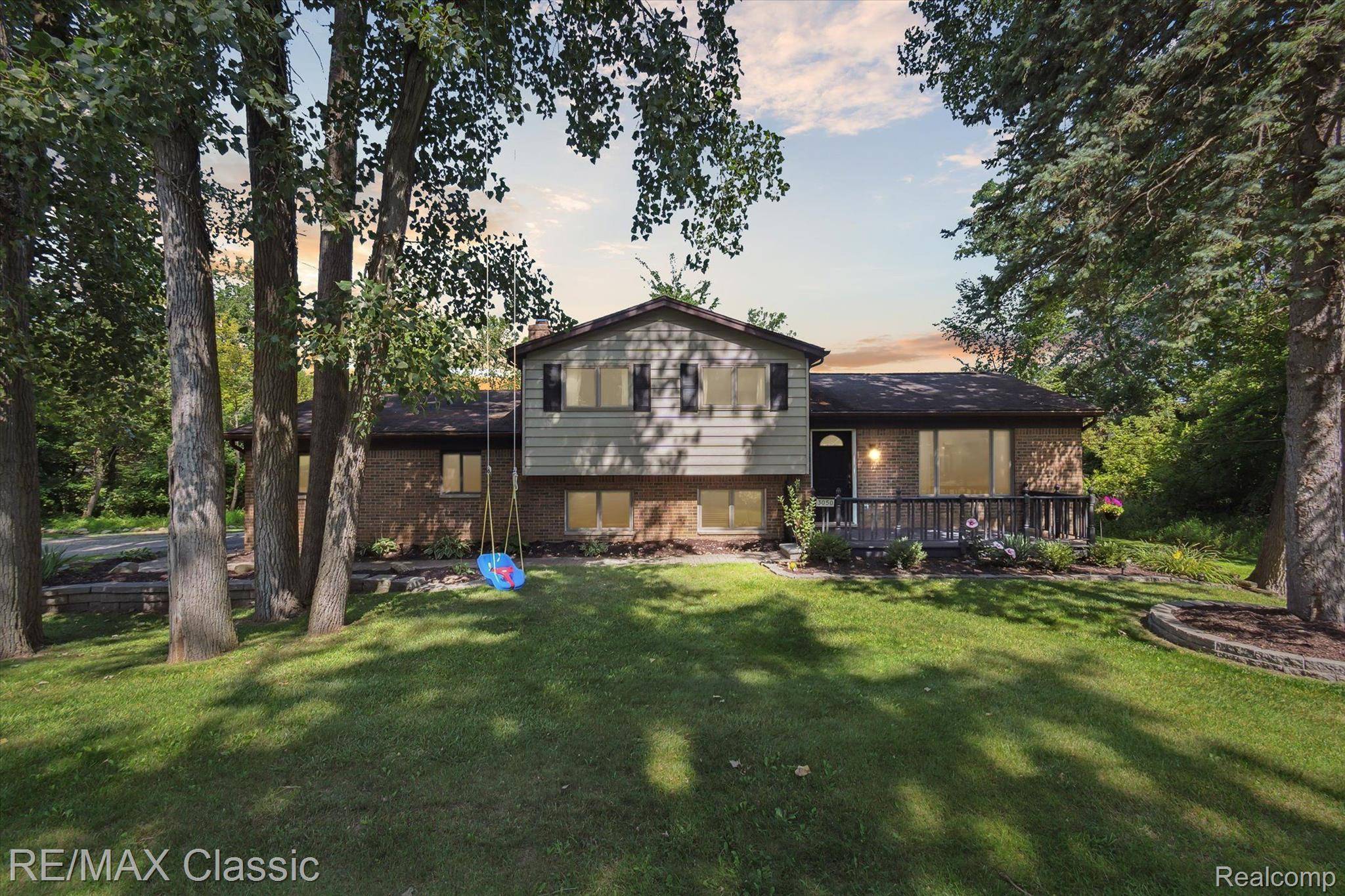 Wixom, MI 48393,3050 MAGANSER DR