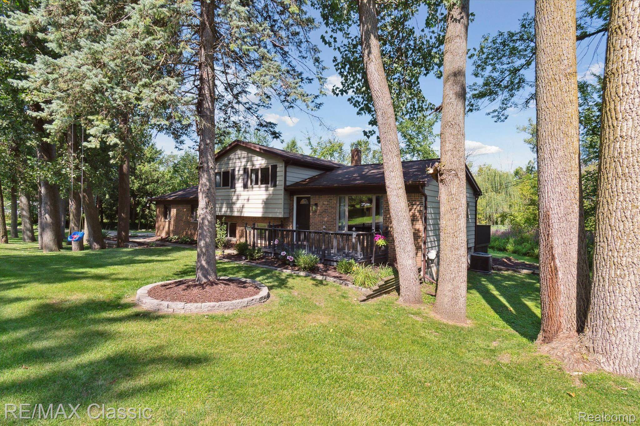 Wixom, MI 48393,3050 MAGANSER DR