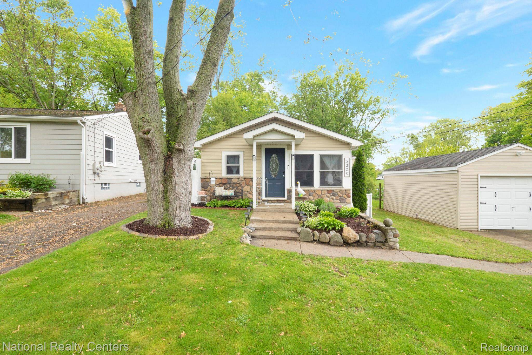 Waterford, MI 48327,2220 Marston DR