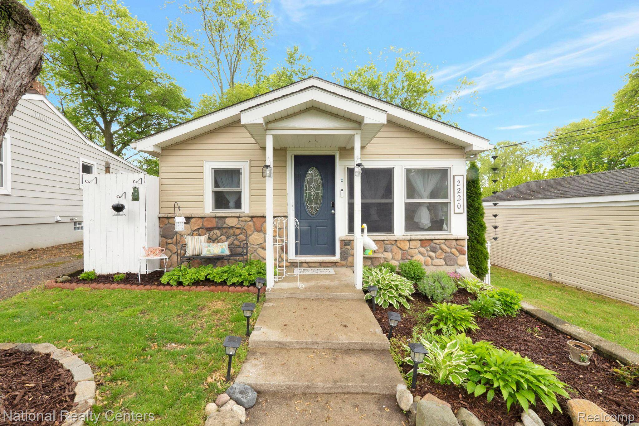 Waterford, MI 48327,2220 Marston DR