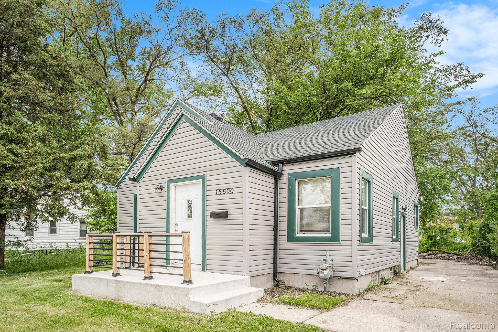 Detroit, MI 48227,15500 Strathmoor ST