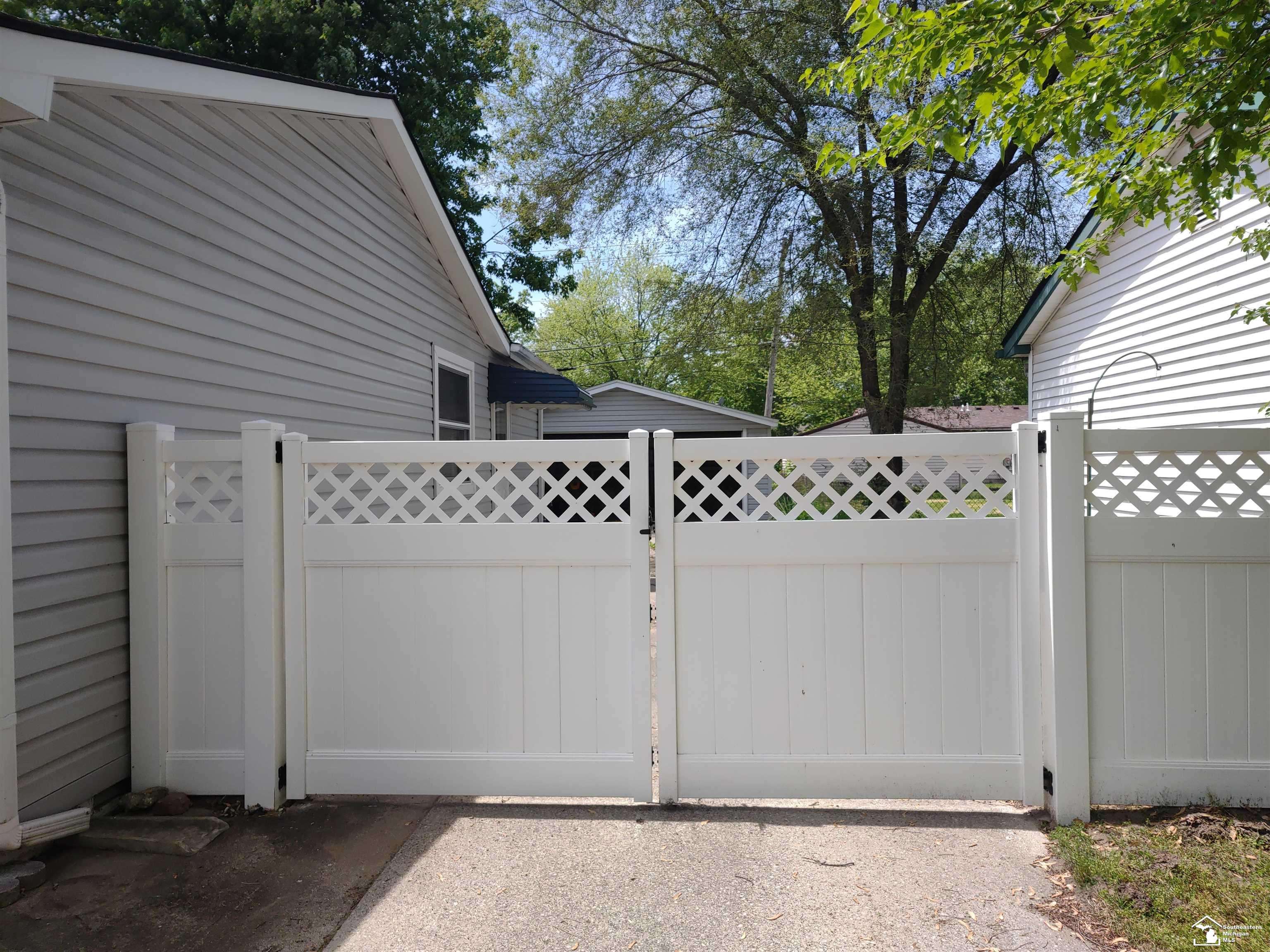 Romulus, MI 48174,15742 Woodmont St ST