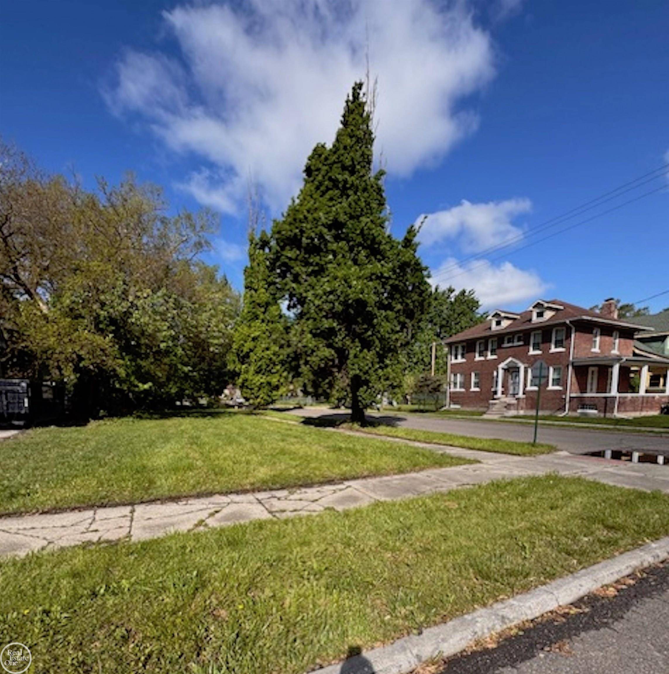 Detroit, MI 48215,395 Chalmers ST