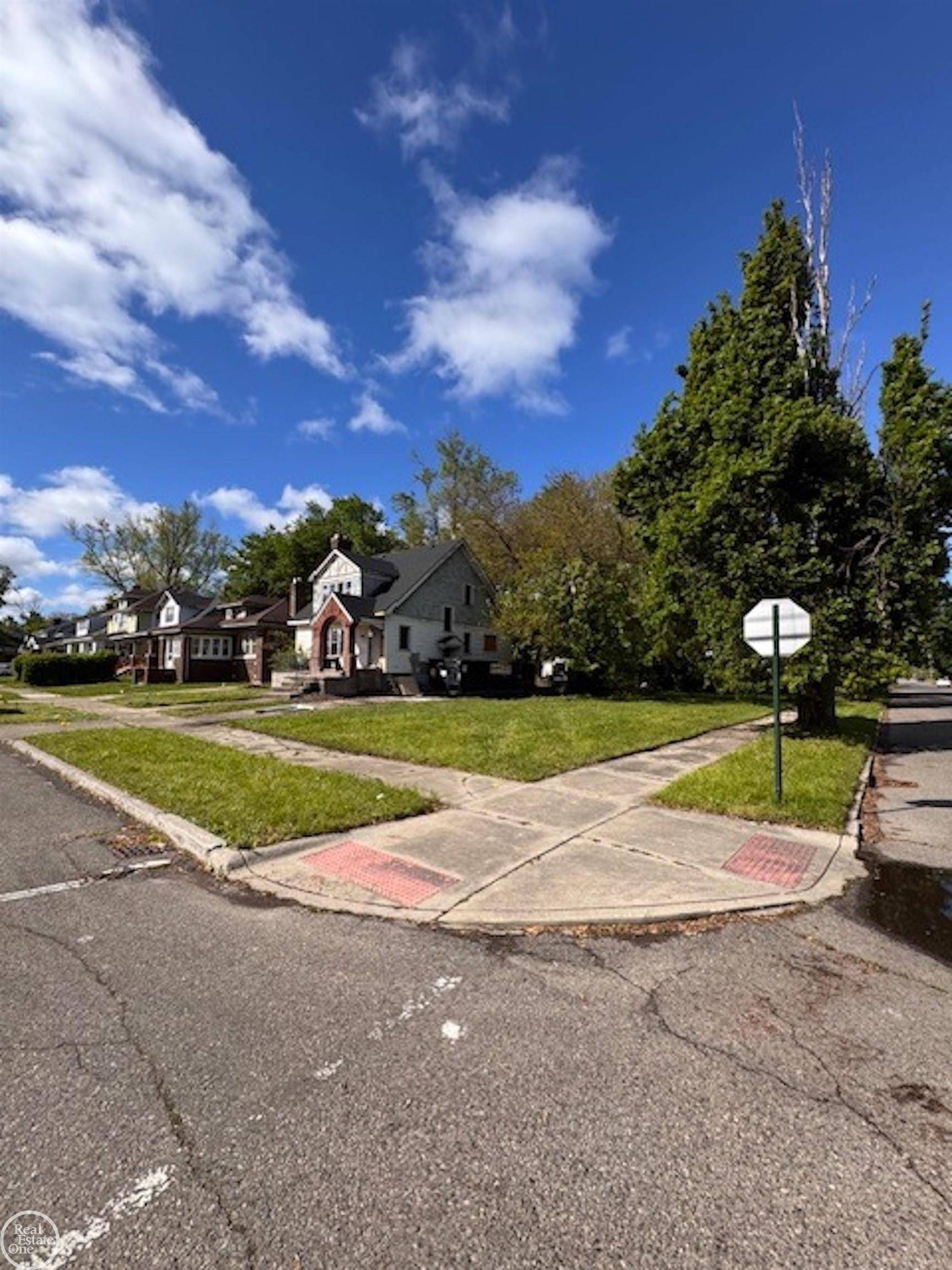 Detroit, MI 48215,395 Chalmers ST