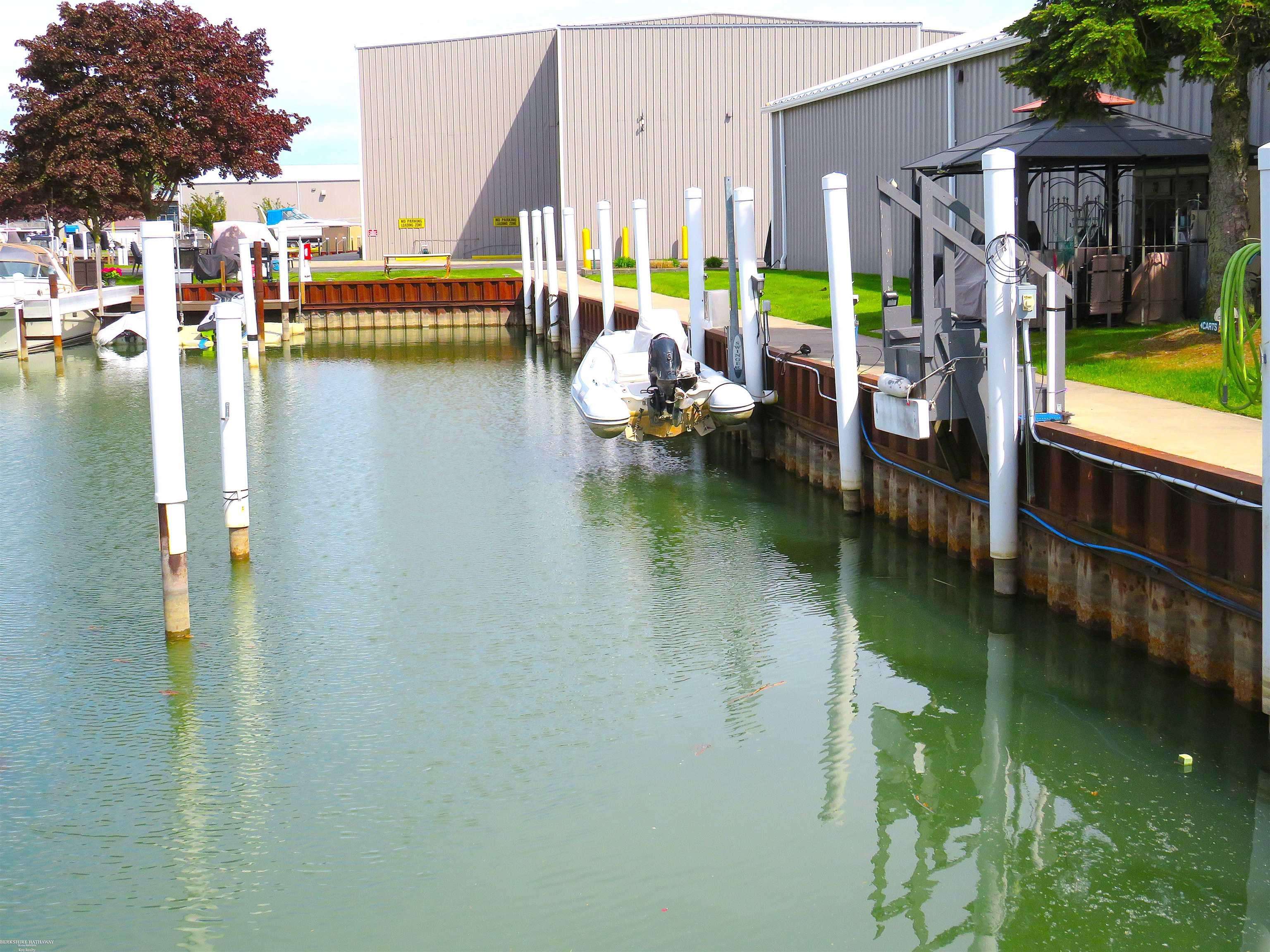 Harrison Twp, MI 48045,41700 Conger Bay J-216 ST