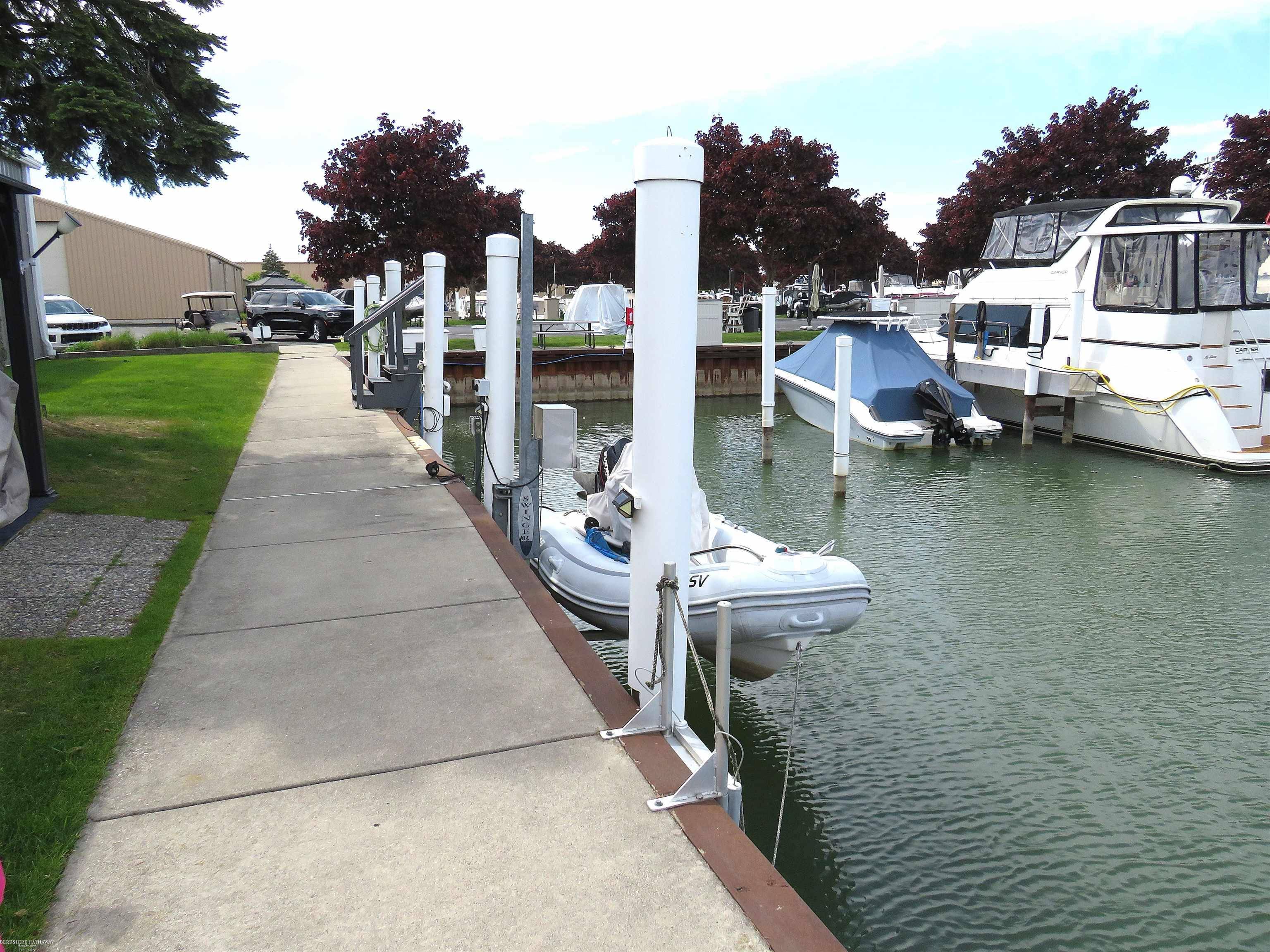 Harrison Twp, MI 48045,41700 Conger Bay J-216 ST