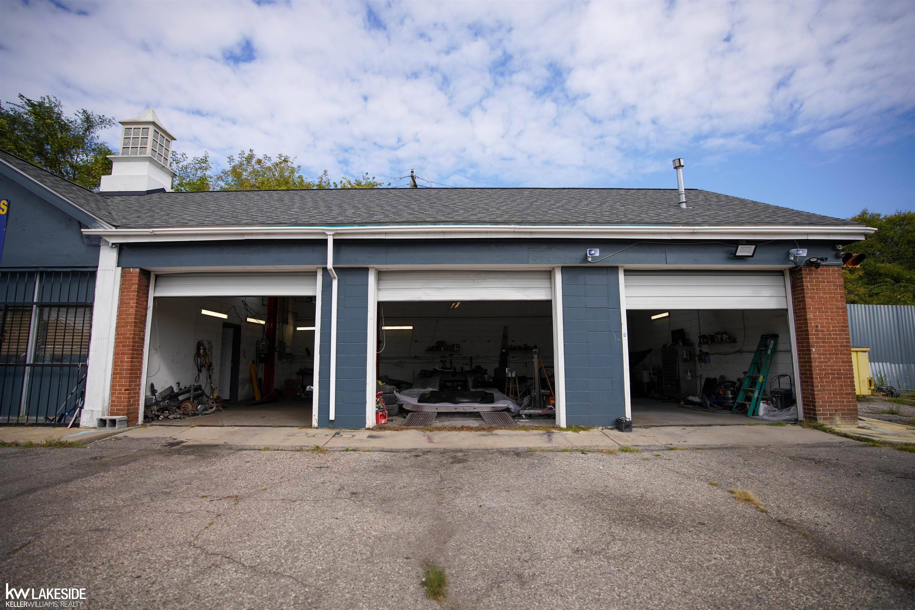 Detroit, MI 82001,12520 Morang DR