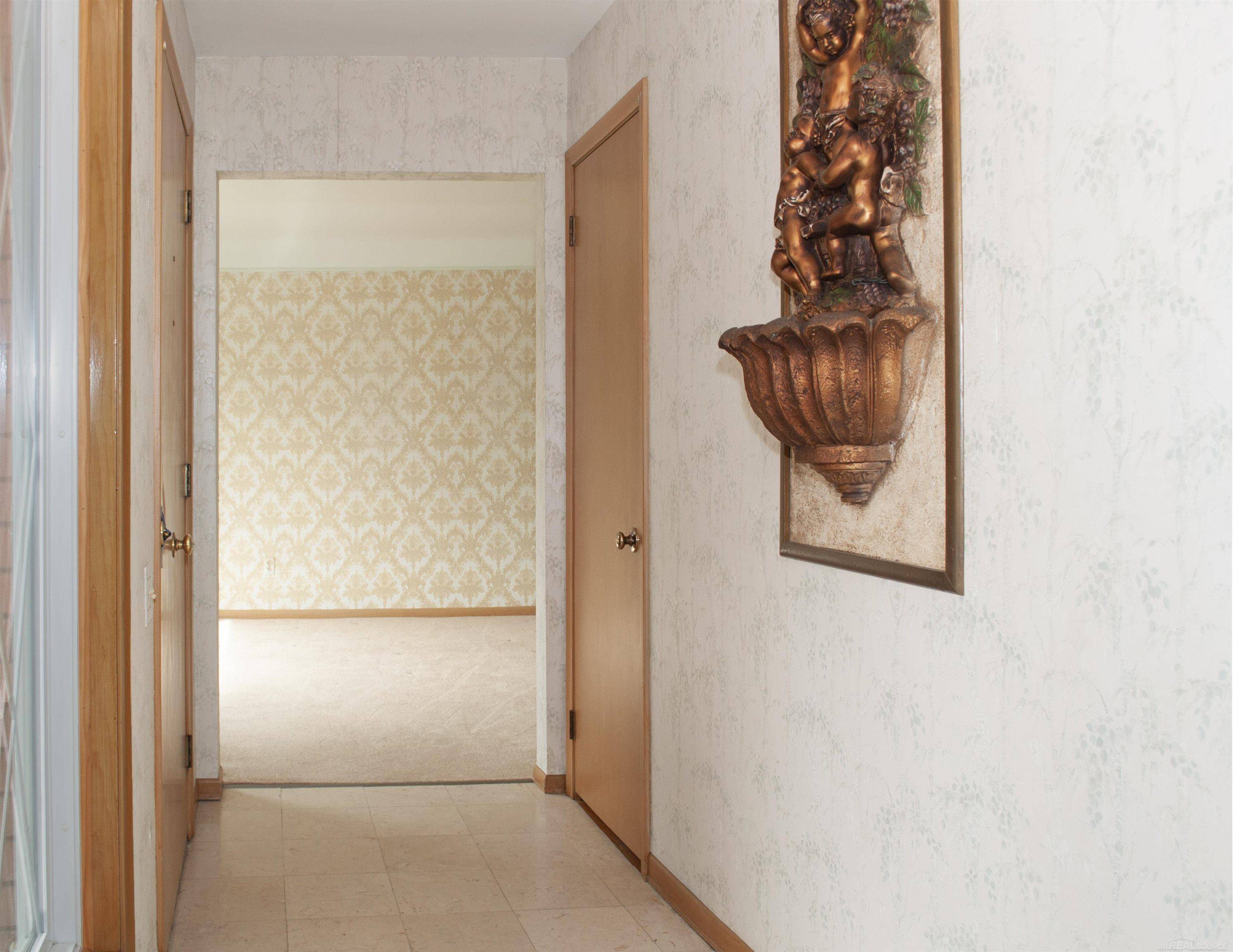 Grosse Pointe Woods, MI 48236,1450 Blairmoor CT