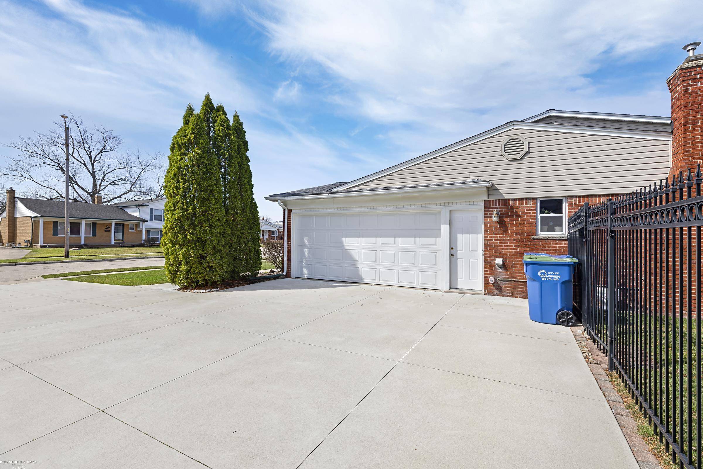 Warren, MI 48093,11161 Meadowbrook DR