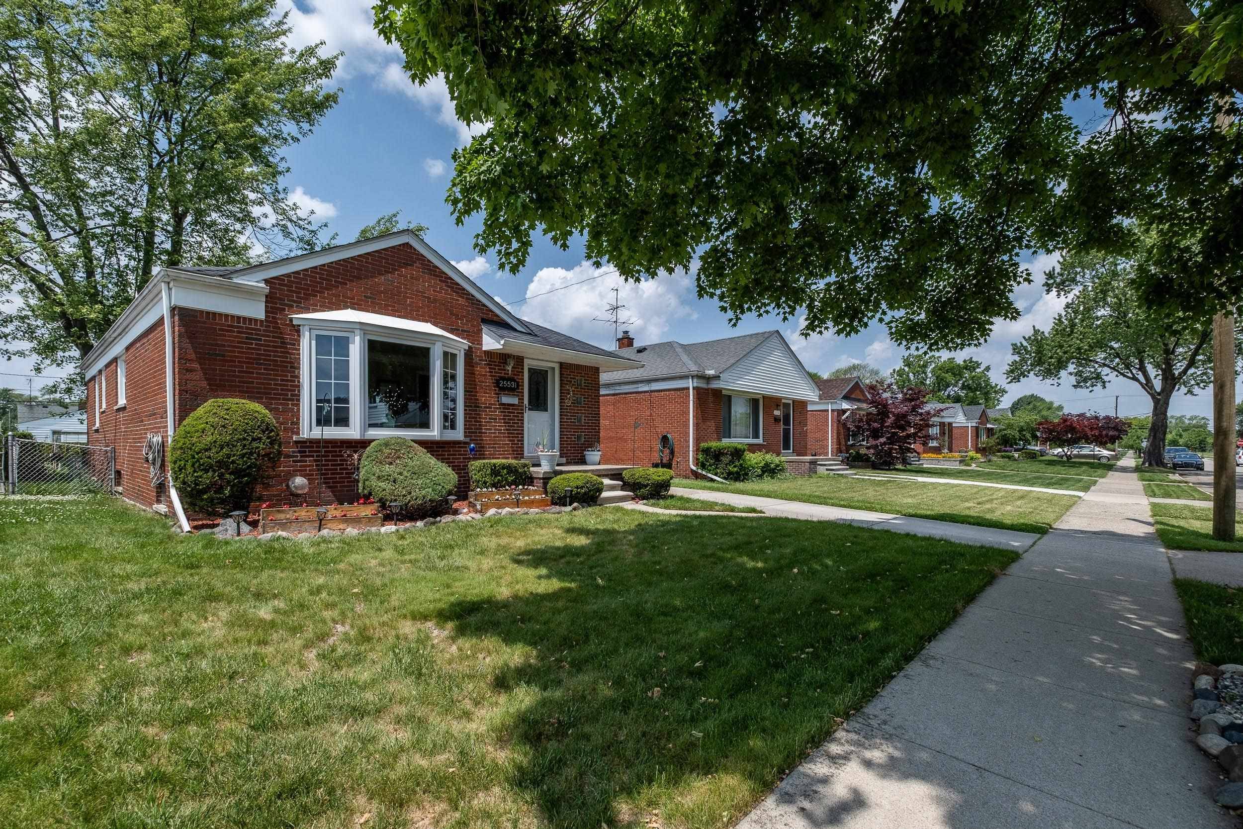 Saint Clair Shores, MI 48081,25531 Ursuline ST