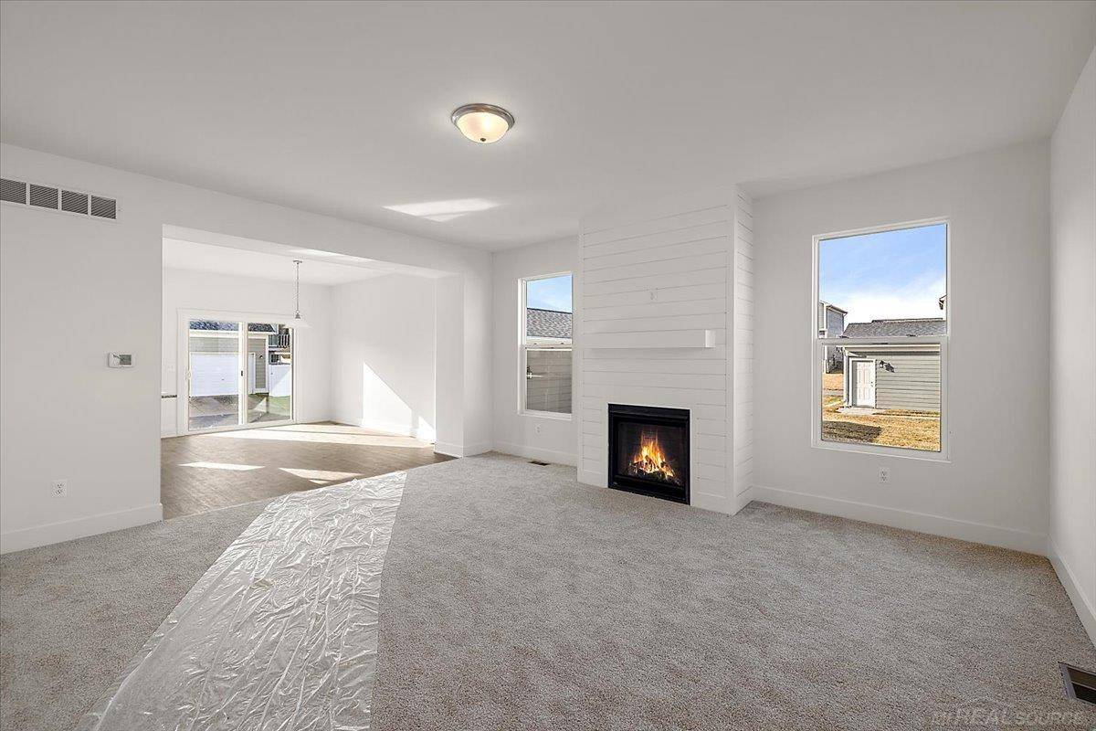 Royal Oak, MI 48073,1718 W 12 Mile RD