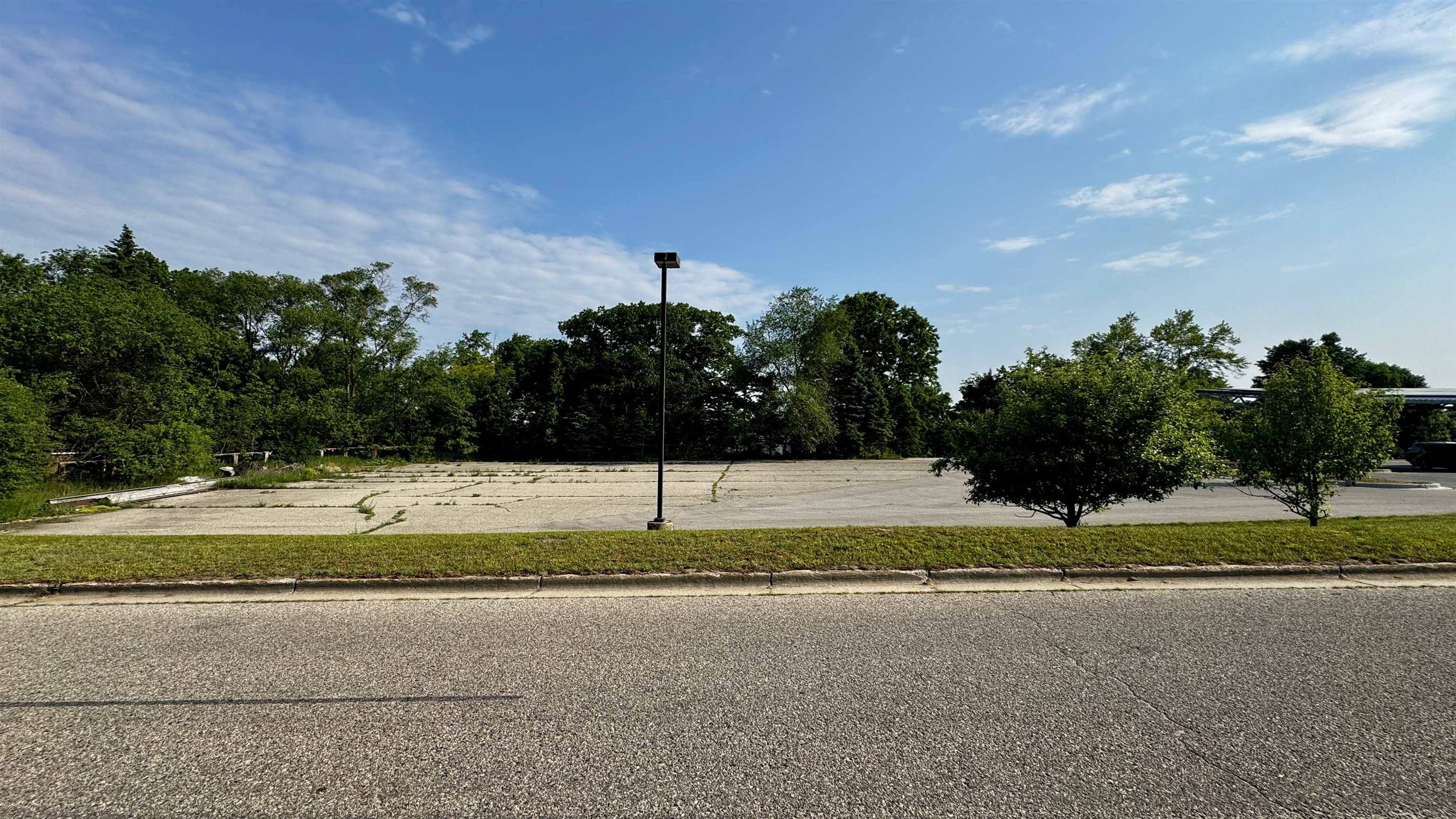 Cadillac, MI 49601,208 Robertson ST