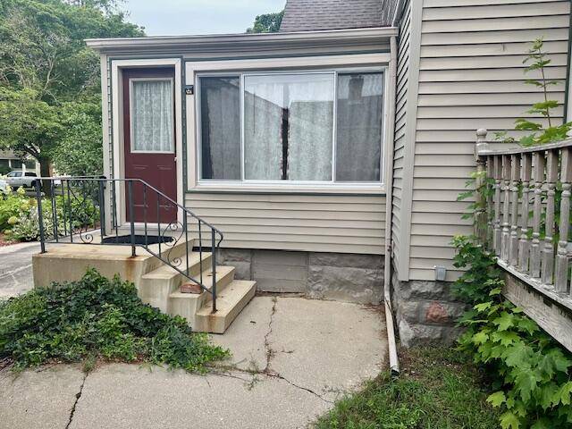 Adrian, MI 49221,404 S Mckenzie ST S