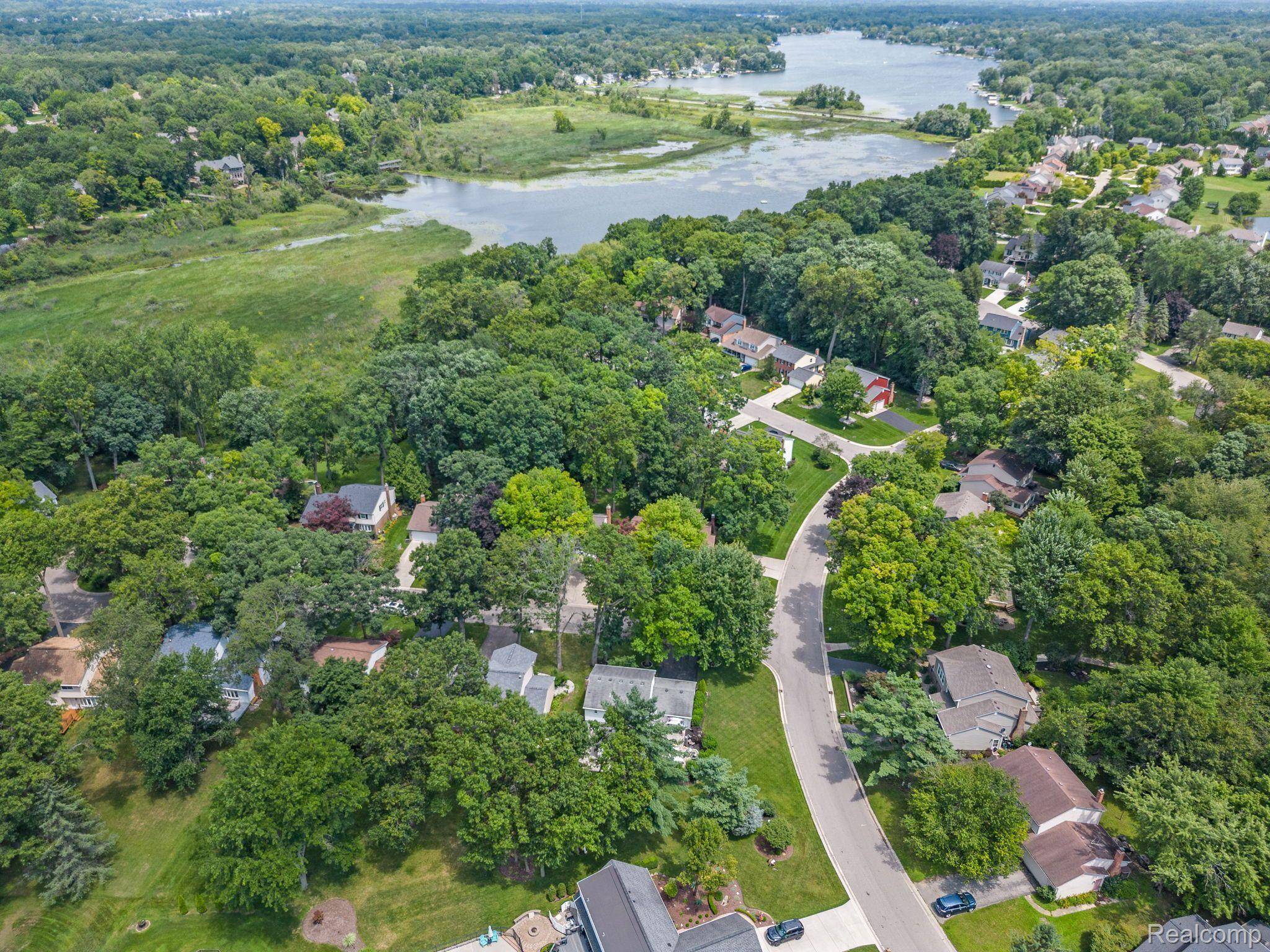 Wixom, MI 48393,1557 CHOWNINGS GLEN DR