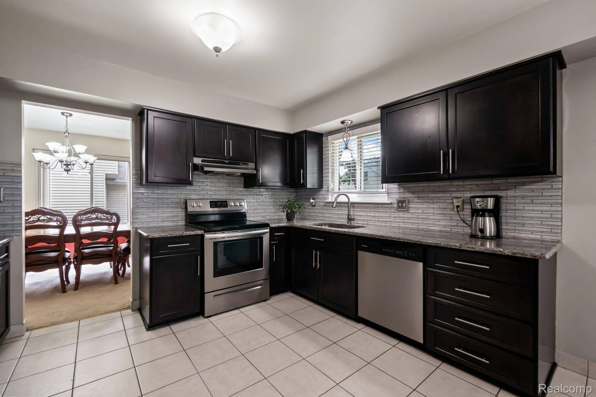 Wixom, MI 48393,1557 CHOWNINGS GLEN DR