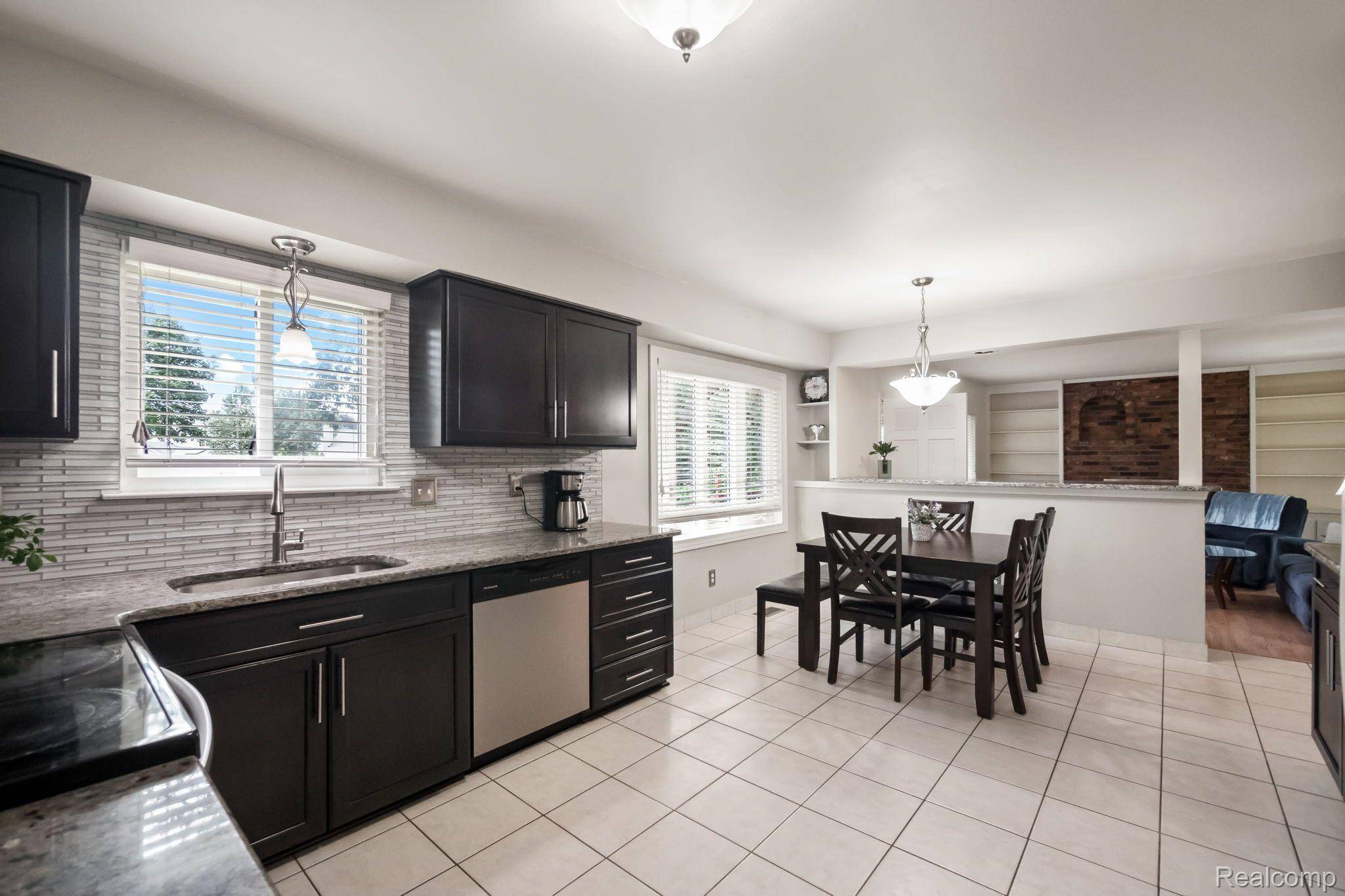 Wixom, MI 48393,1557 CHOWNINGS GLEN DR