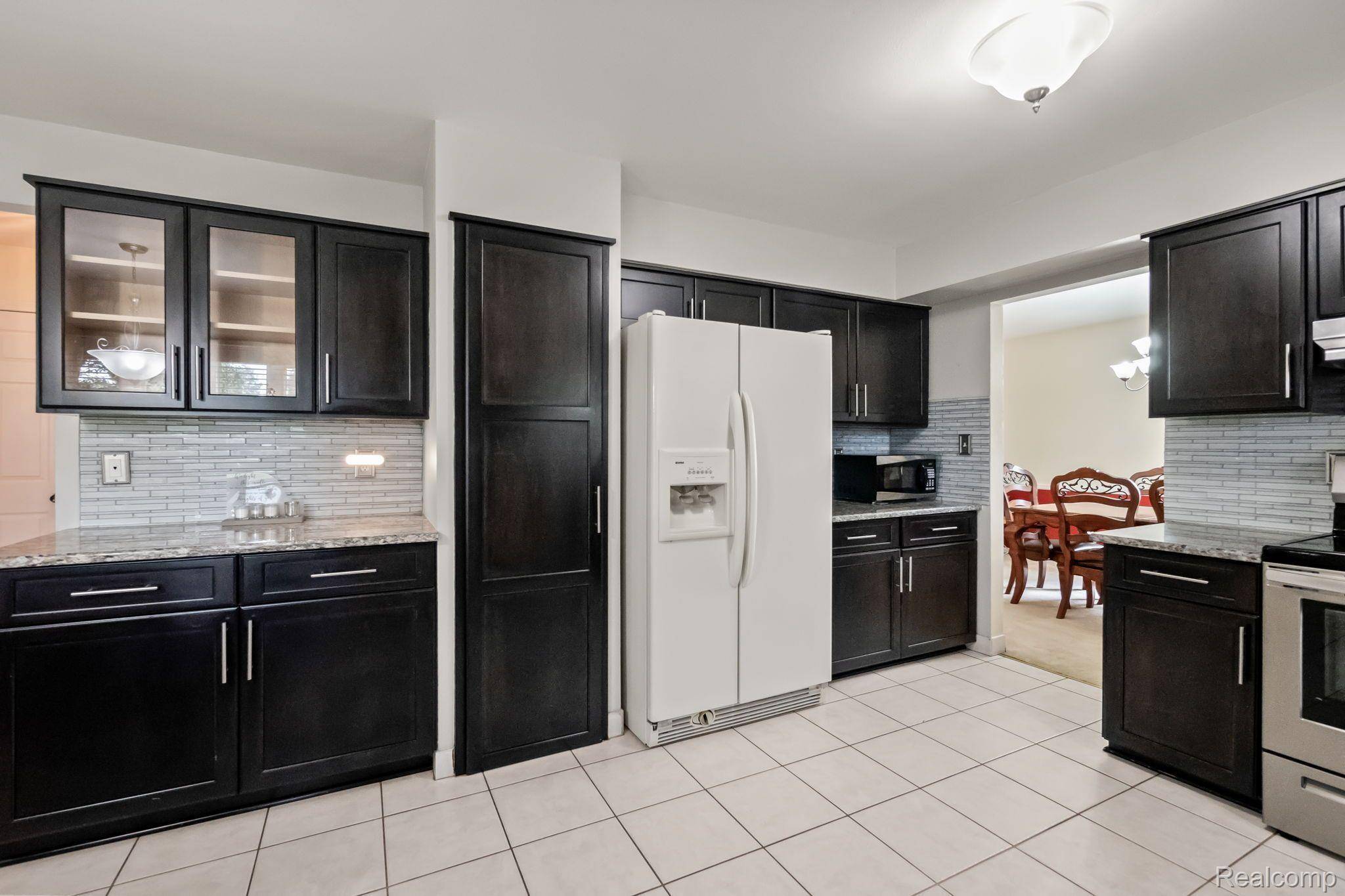 Wixom, MI 48393,1557 CHOWNINGS GLEN DR