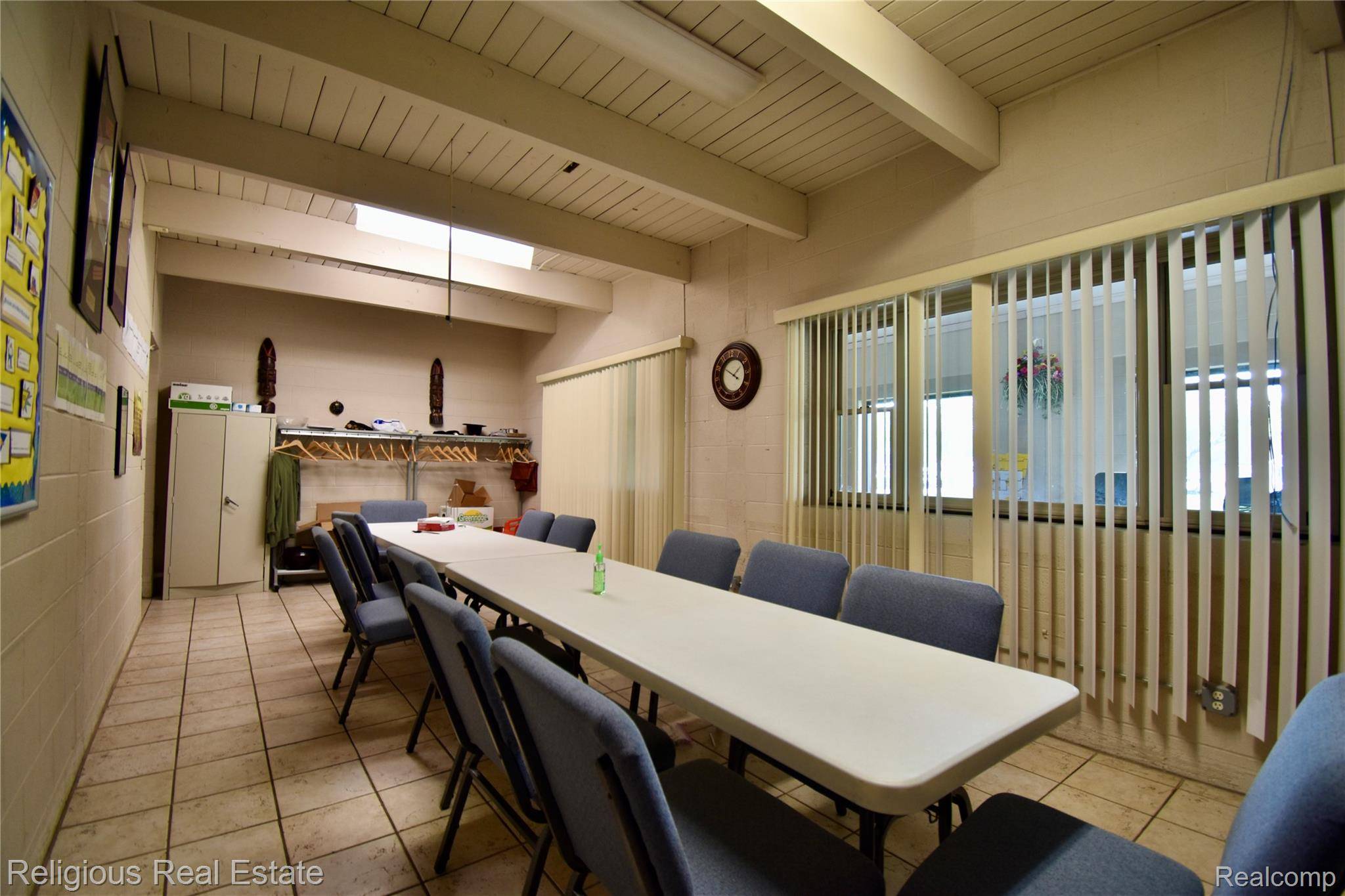 Farmington, MI 48336,21900 Middlebelt RD