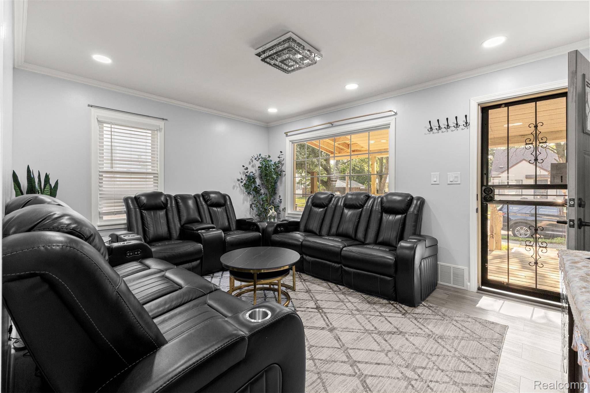 Detroit, MI 48228,6365 Warwick ST