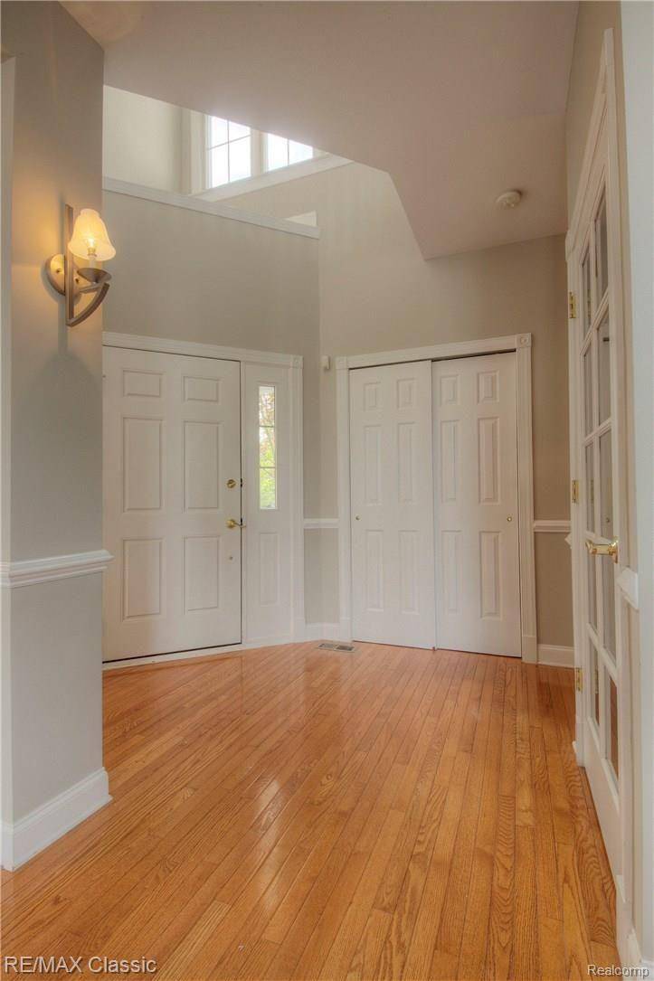 Novi, MI 48374,25846 ISLAND LAKE