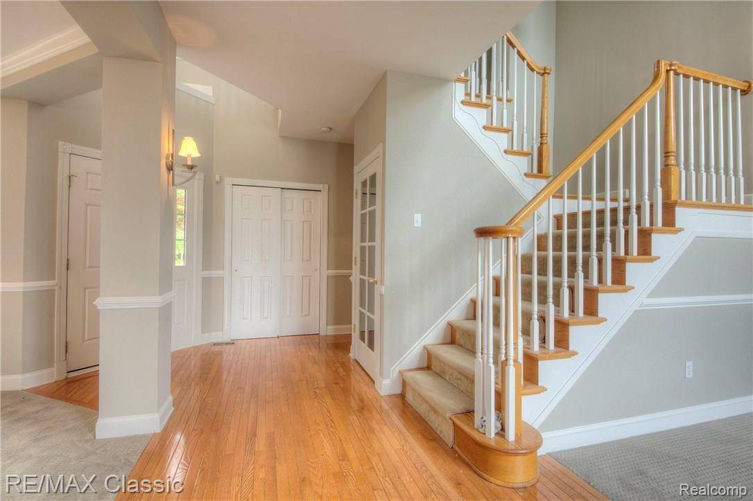 Novi, MI 48374,25846 ISLAND LAKE